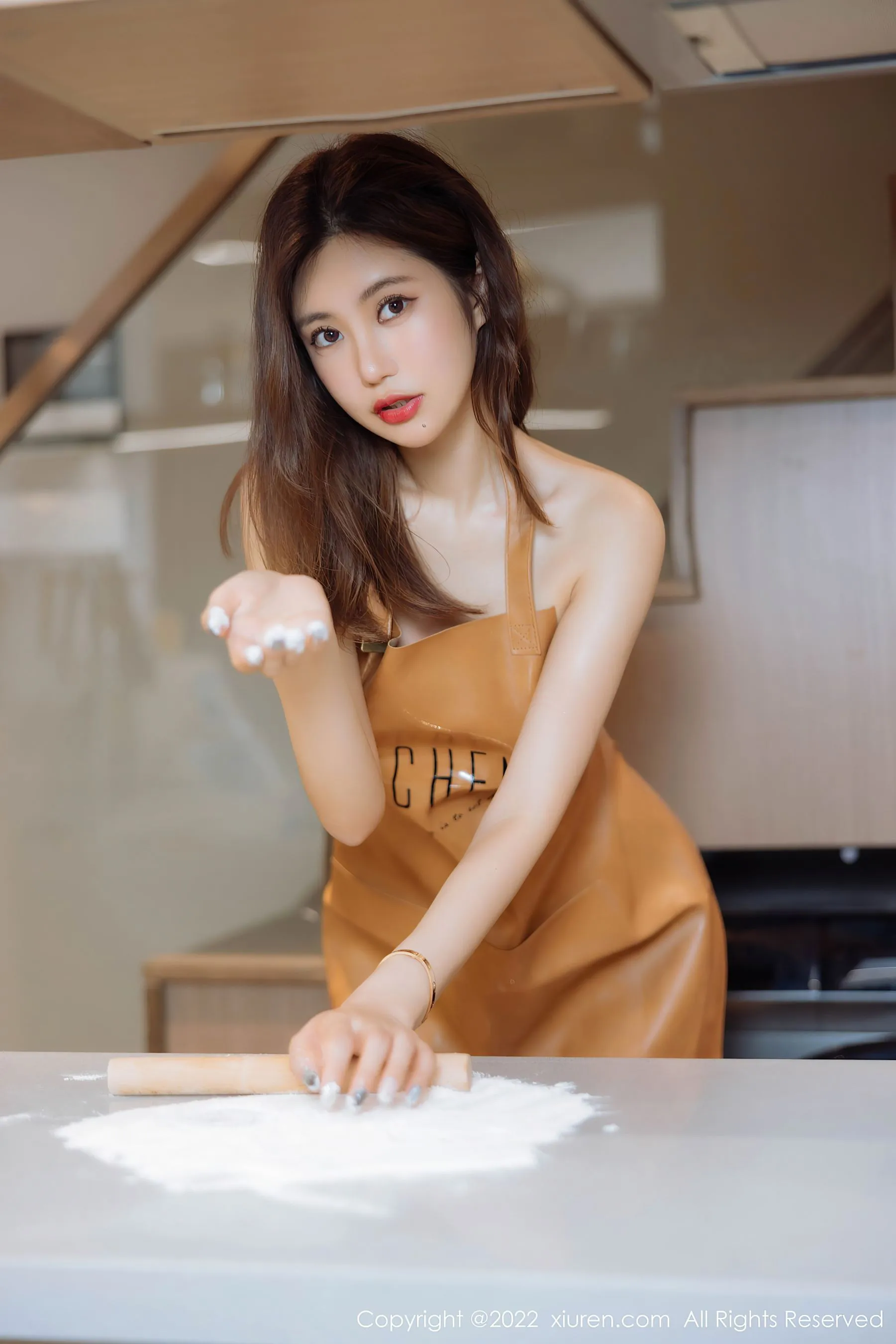 图片[4]-秀人网 No.5634 绮里嘉ula 厨娘美腿-COS写真在线网