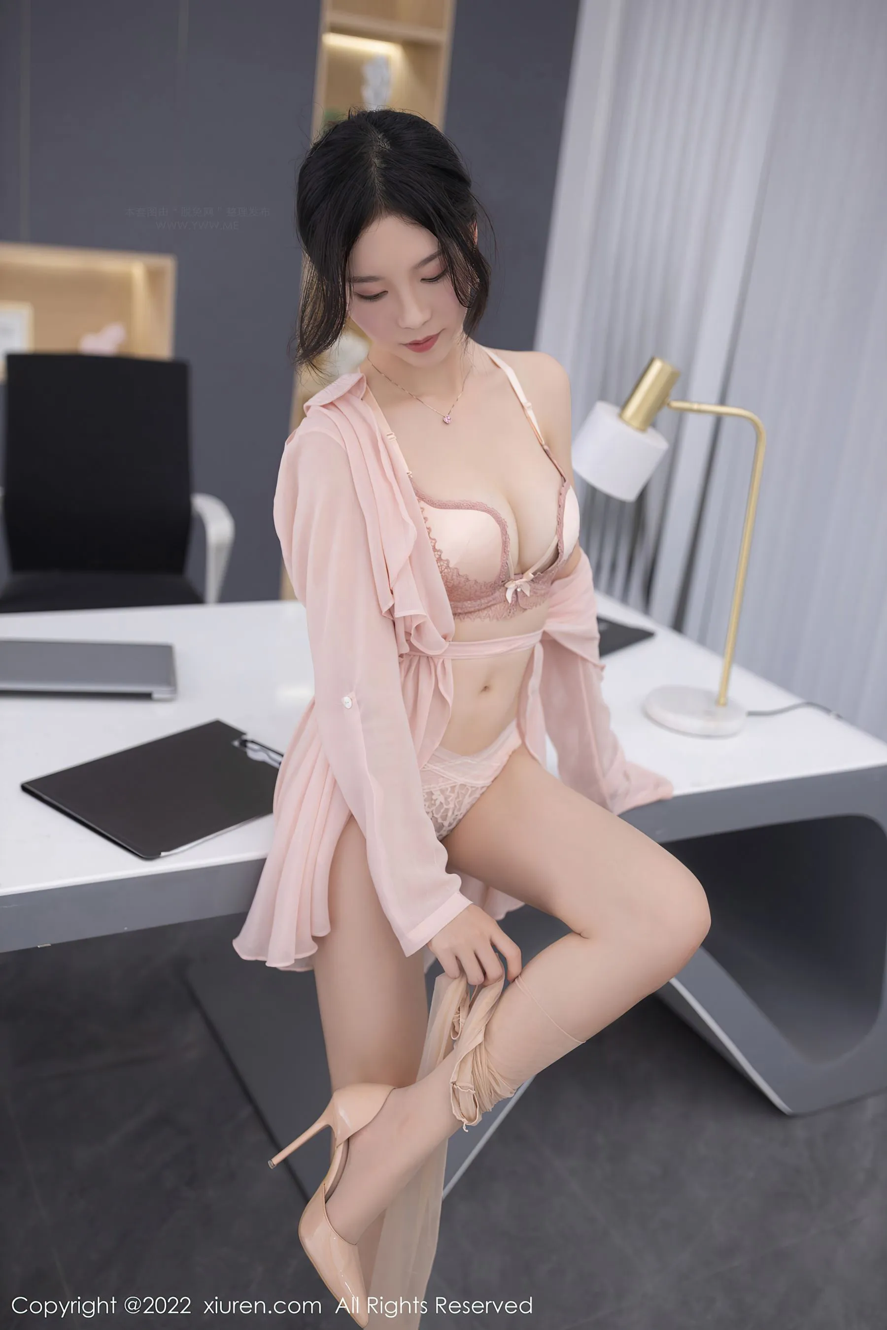 图片[5]-秀人网 No.5657 利世 职员装扮-COS写真在线网