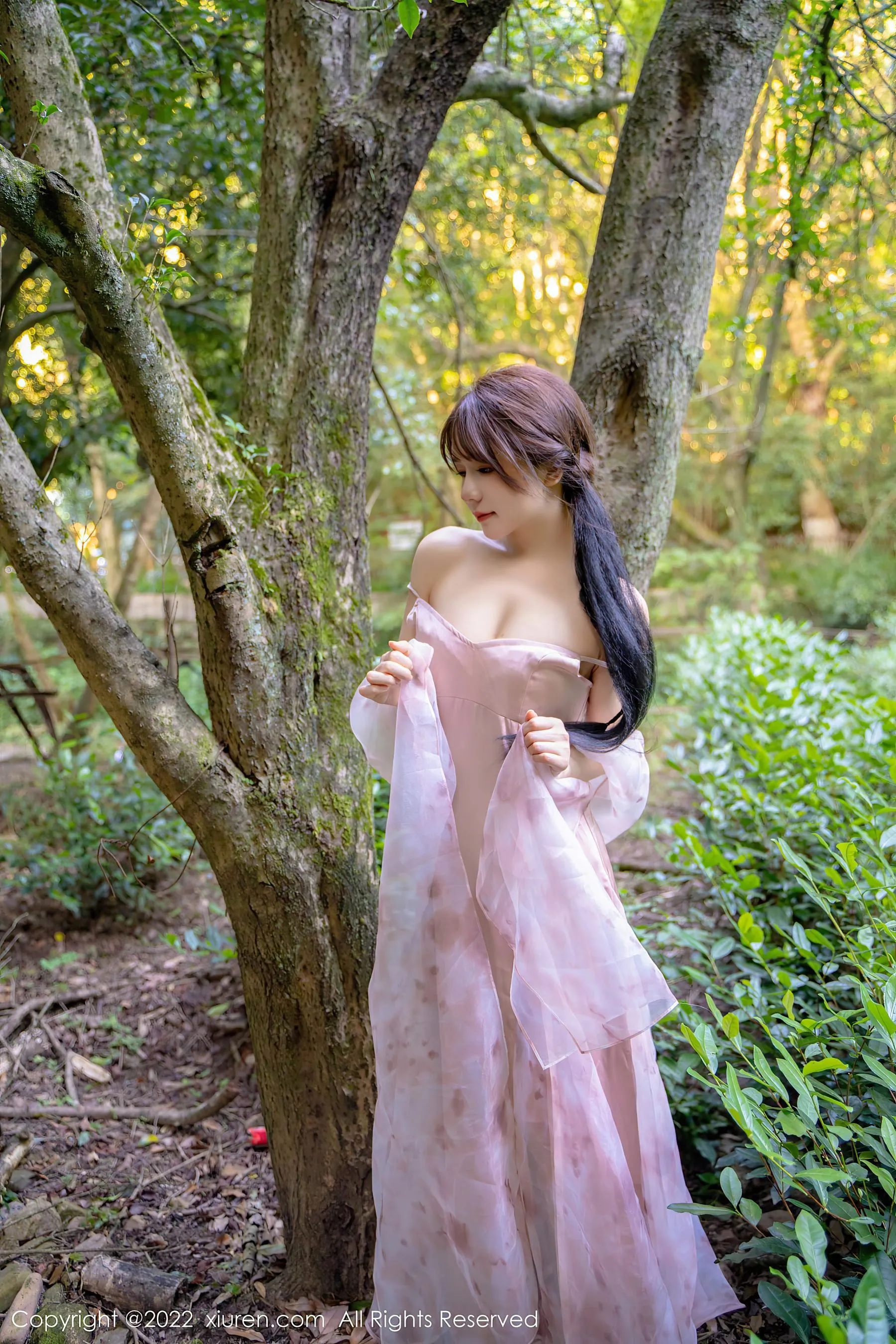 图片[2]-秀人网 No.5690 婠婠么 美腿长裙-COS写真在线网