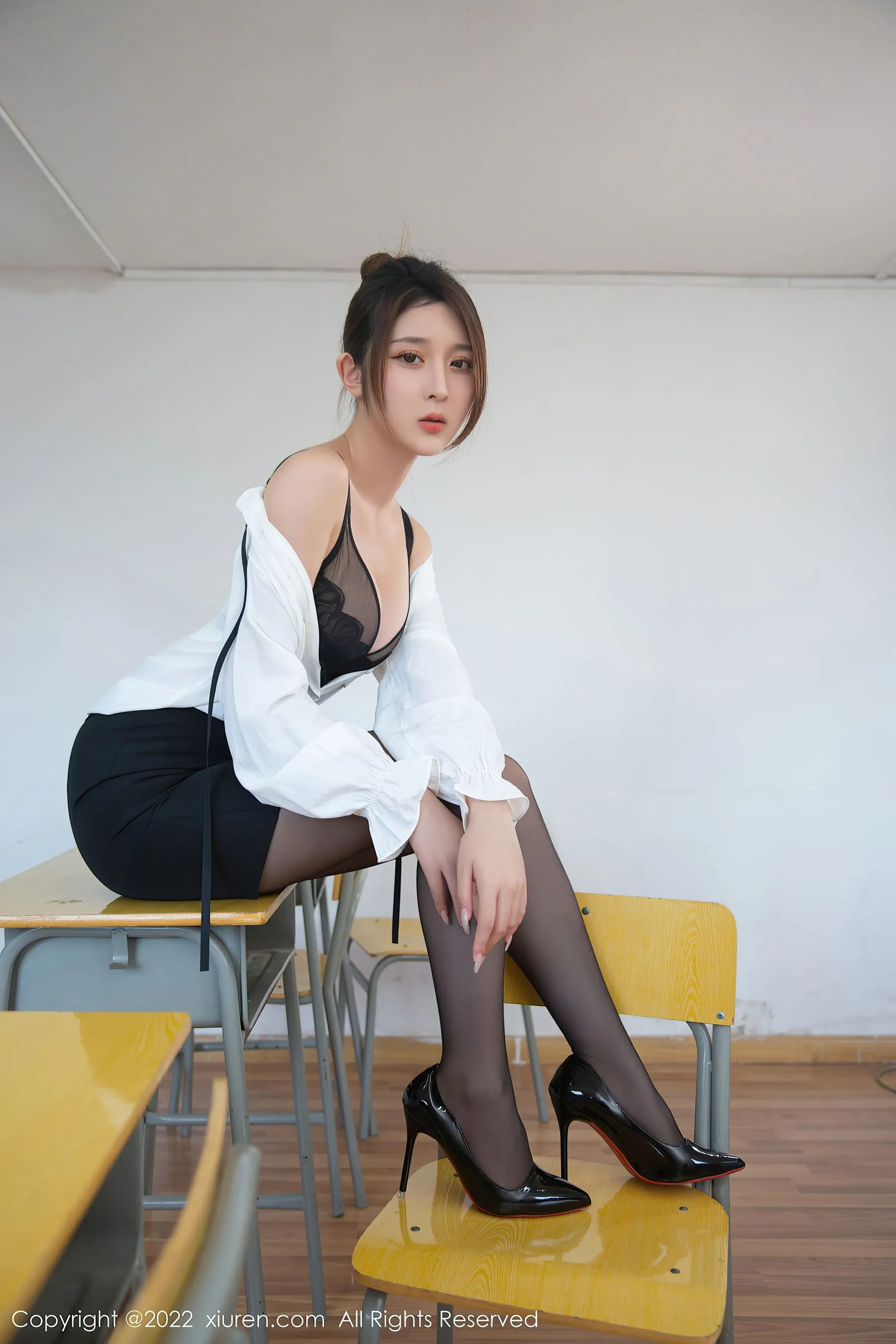 图片[2]-秀人网 No.5709 夏甜甜-COS写真在线网