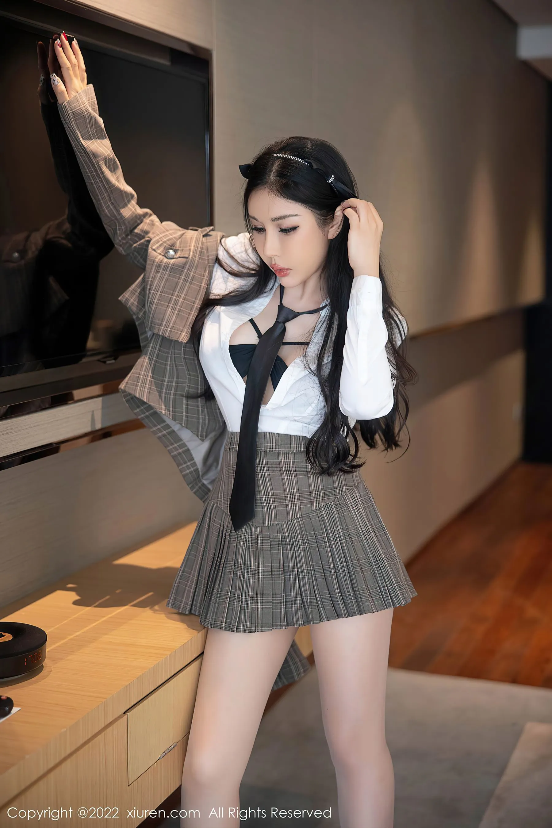 图片[6]-秀人网 No.5902 田冰冰 制服美腿-COS写真在线网