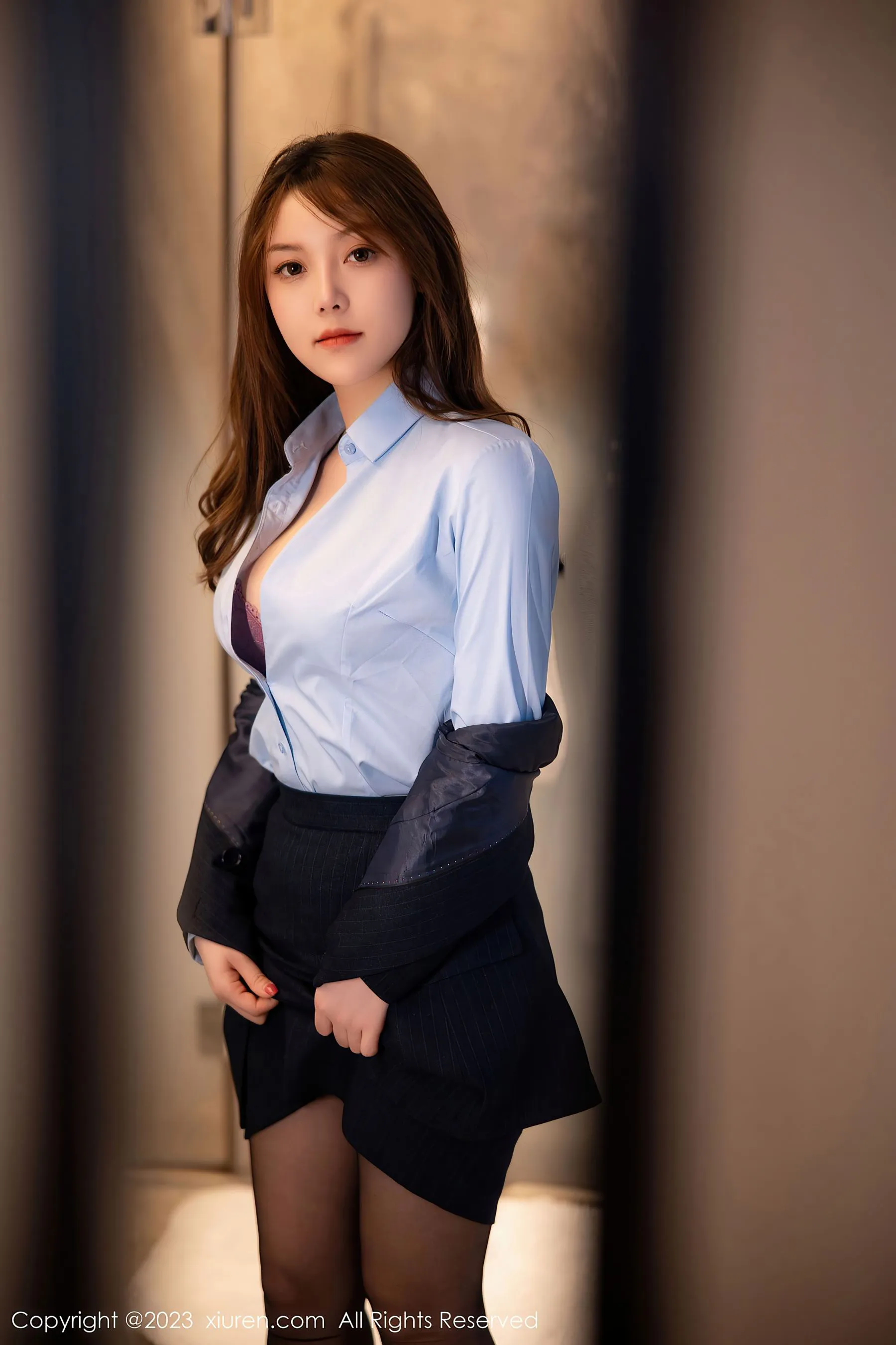 图片[3]-秀人网 No.6190 豆瓣酱 制服美臀-COS写真在线网