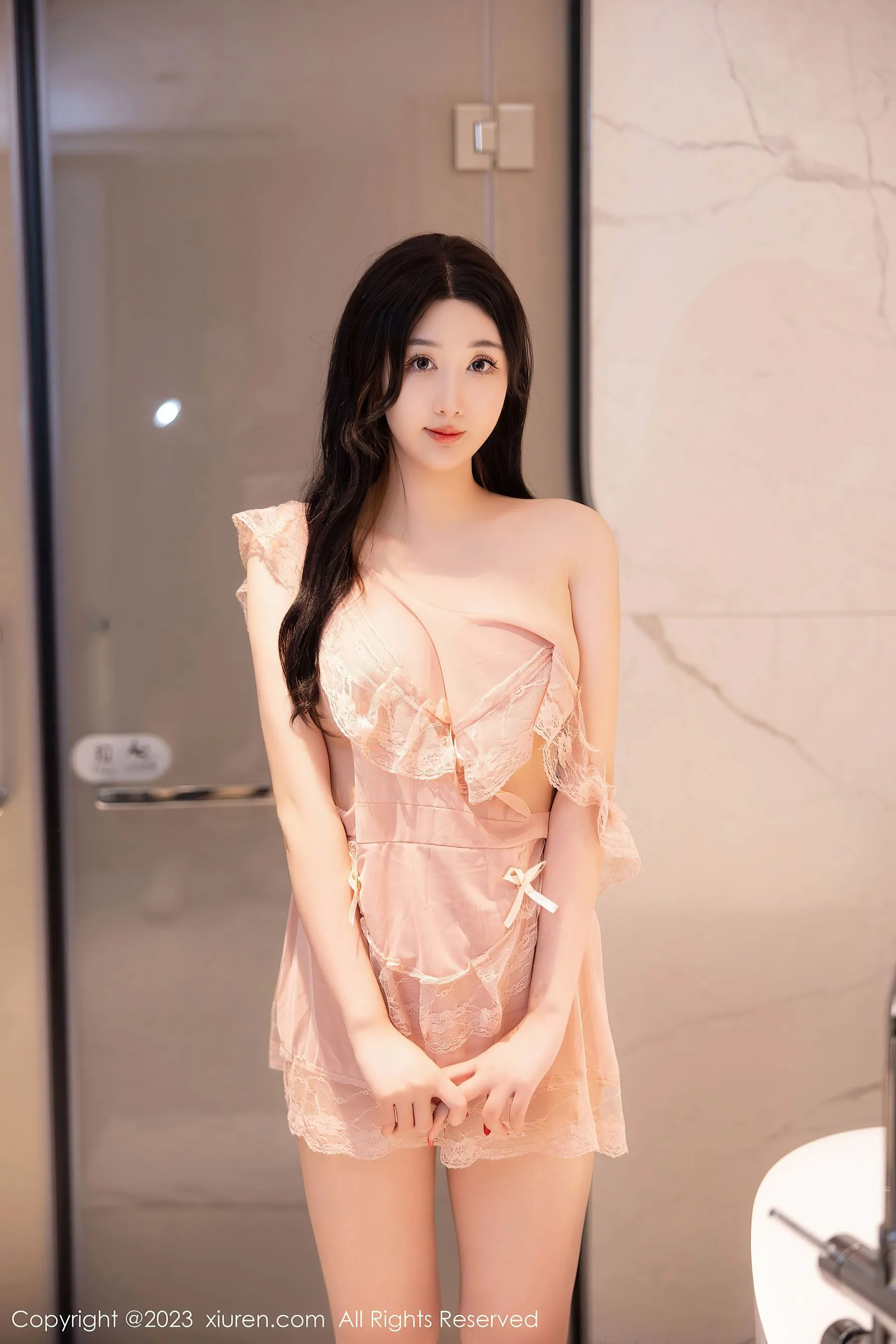 图片[2]-秀人网 No.6243 江真真 沐浴美臀-COS写真在线网
