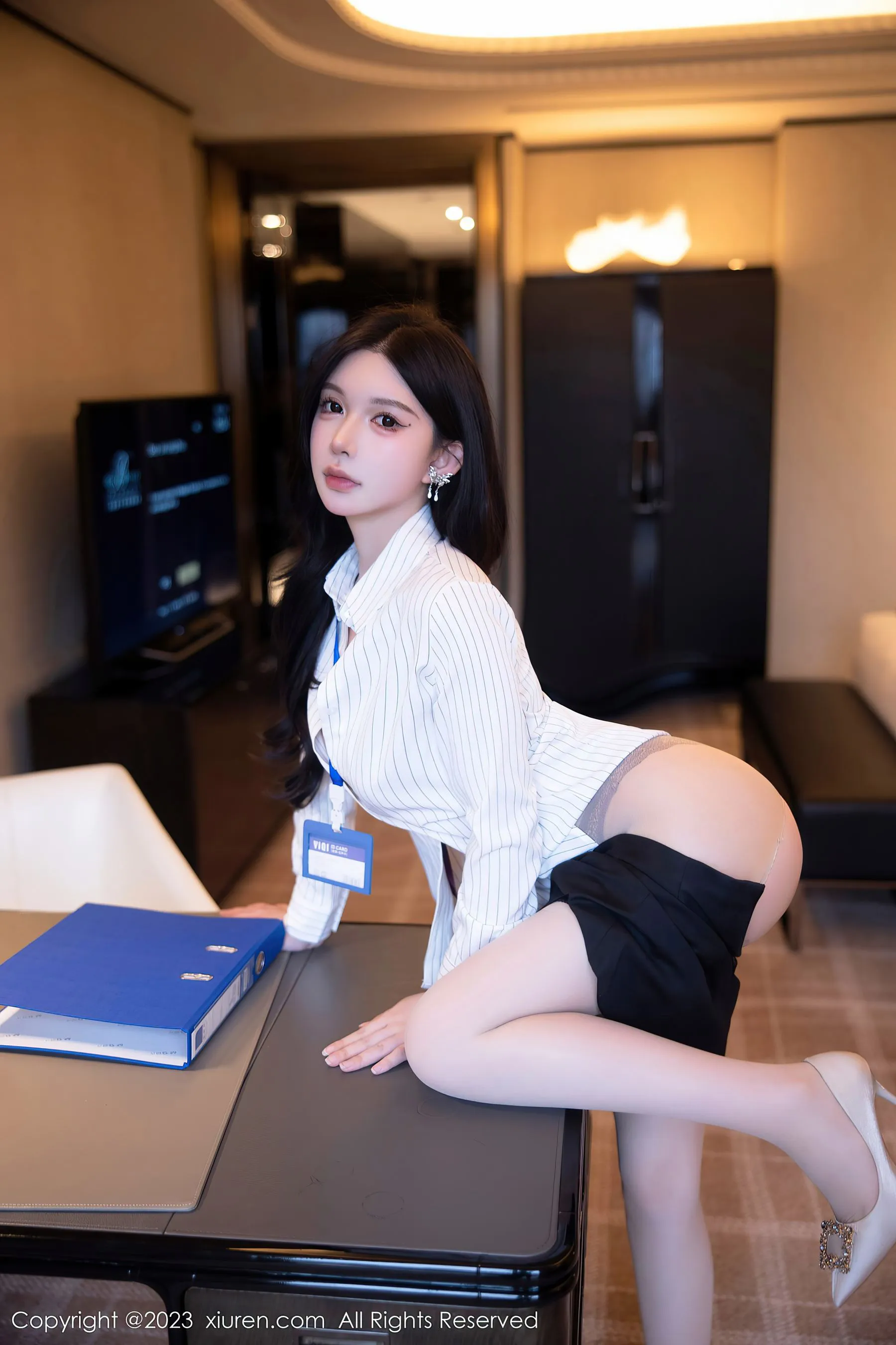 图片[2]-秀人网 No.6247 林珊珊 短裙美腿-COS写真在线网