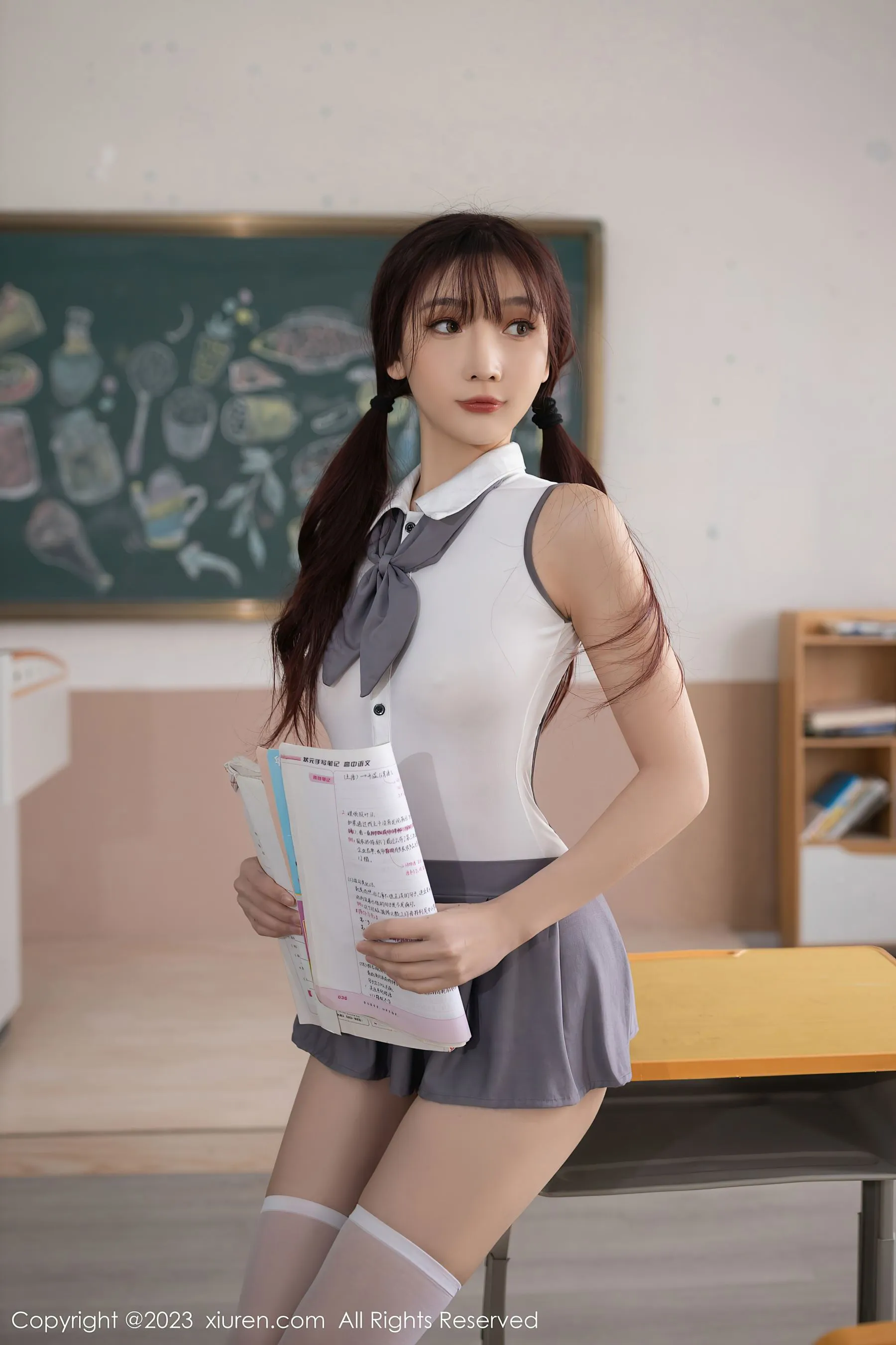 图片[2]-秀人网 No.6353 陆萱萱 短裙美腿-COS写真在线网