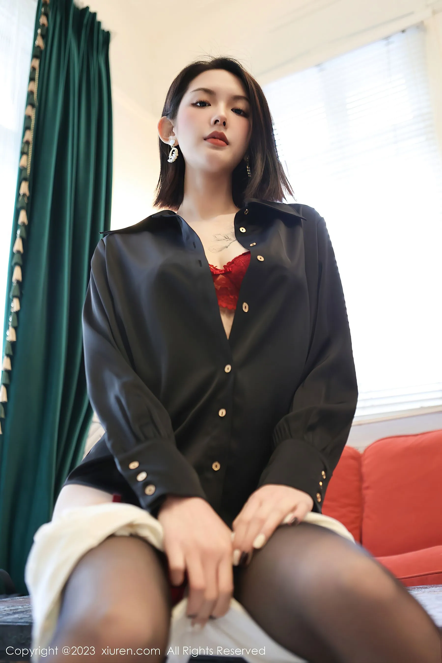 图片[4]-秀人网 No.6356 乔一一 黑丝短裙-COS写真在线网