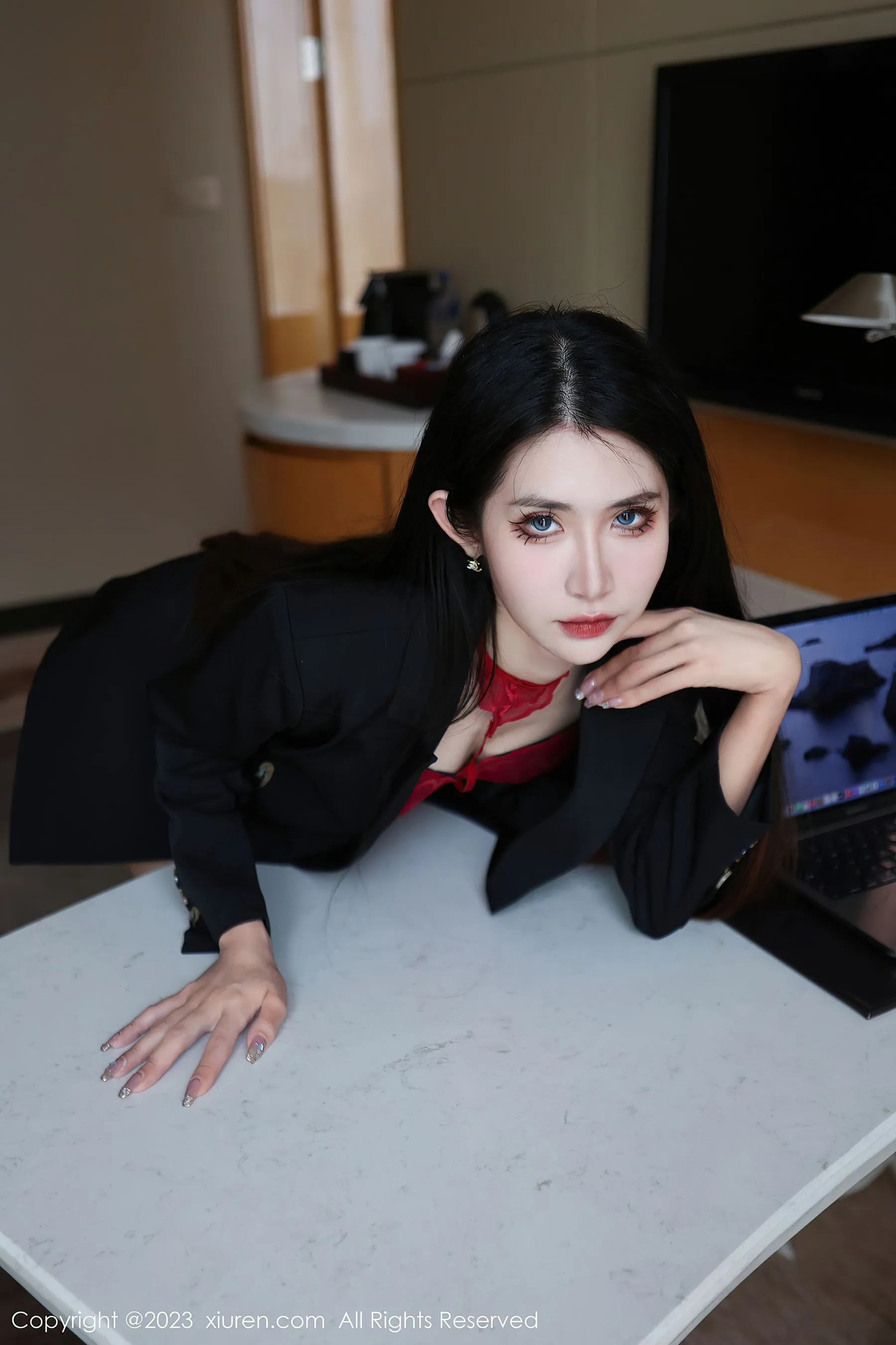 图片[6]-秀人网 No.6402 依娜Yina 美腿新人-COS写真在线网