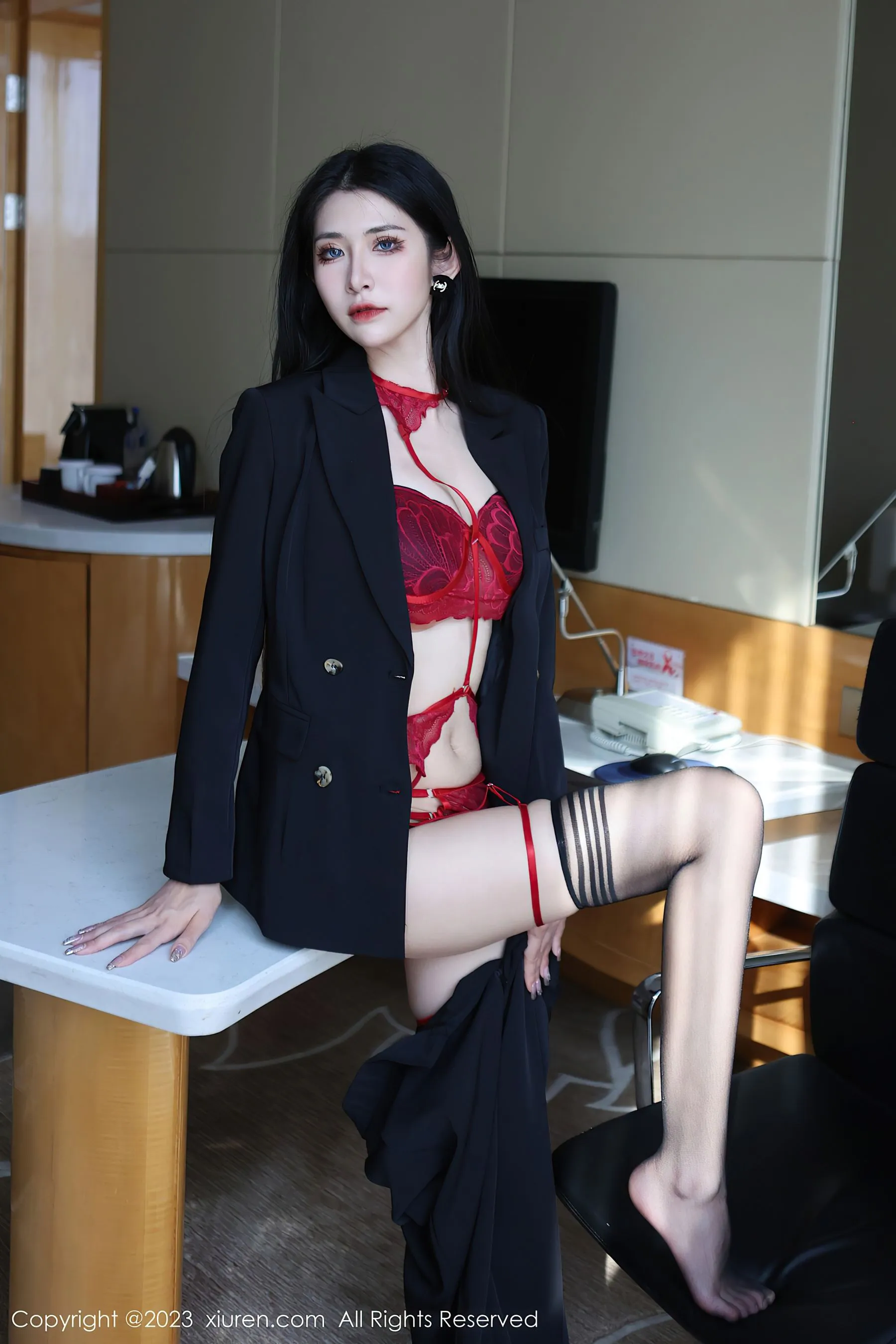 图片[4]-秀人网 No.6402 依娜Yina 美腿新人-COS写真在线网