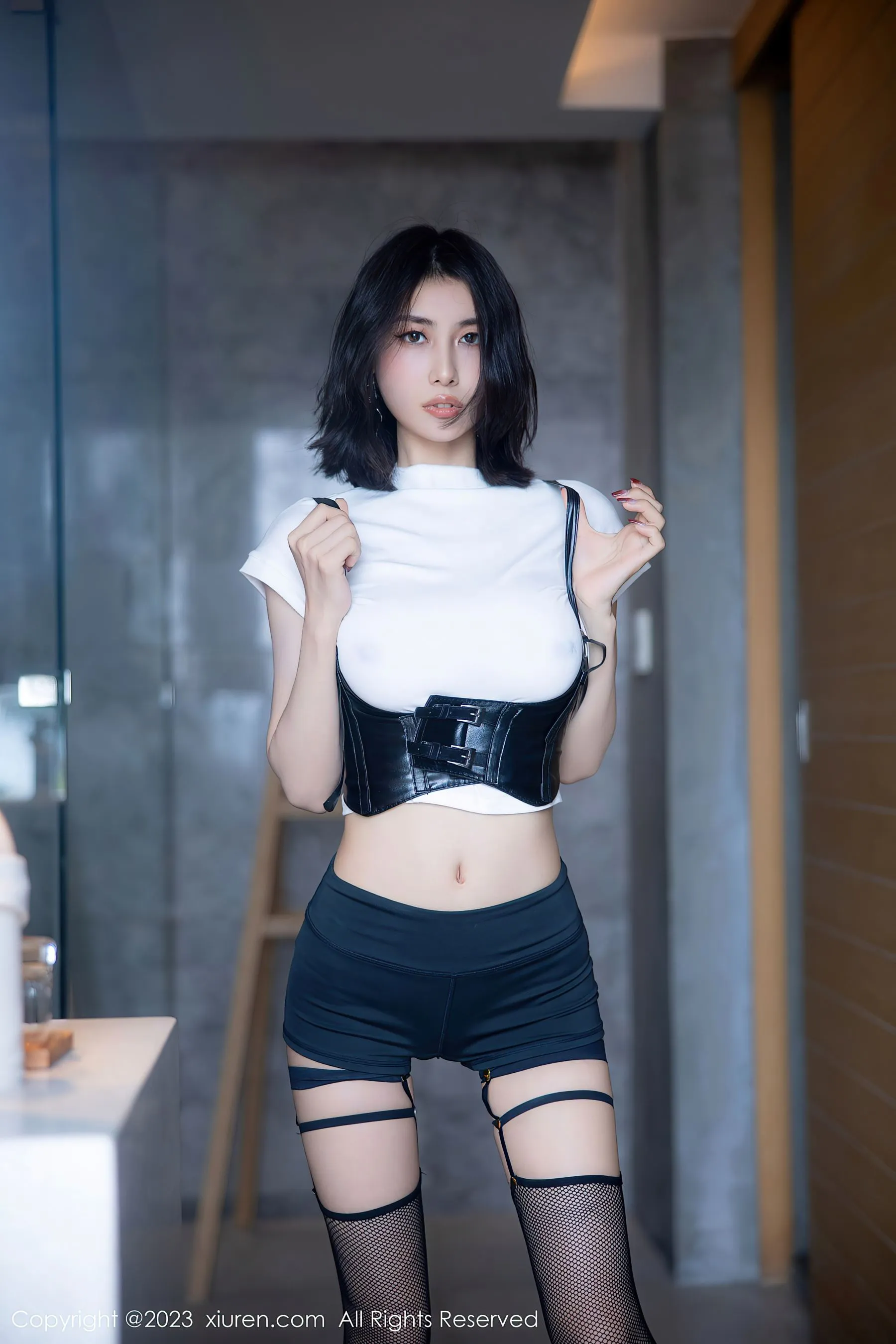 图片[2]-秀人网 No.6443 lingyu69 新人美腿-COS写真在线网