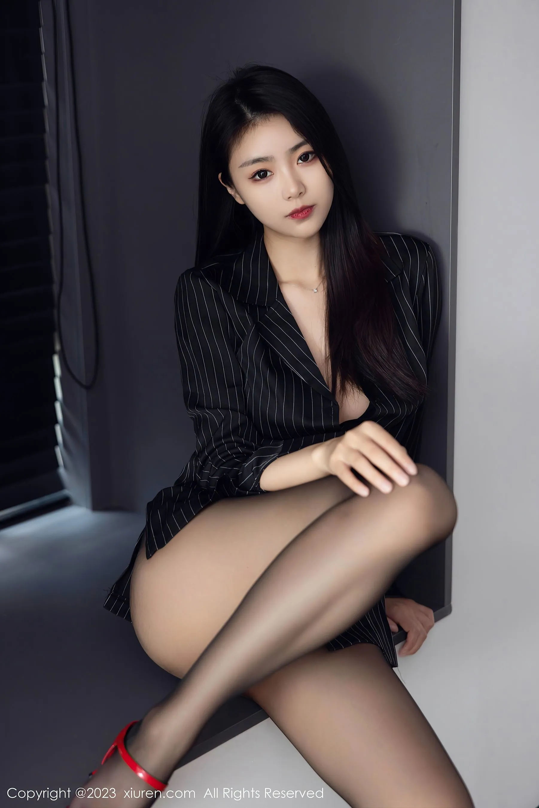图片[4]-秀人网 No.6677 可樂Vicky 黑丝美腿-COS写真在线网