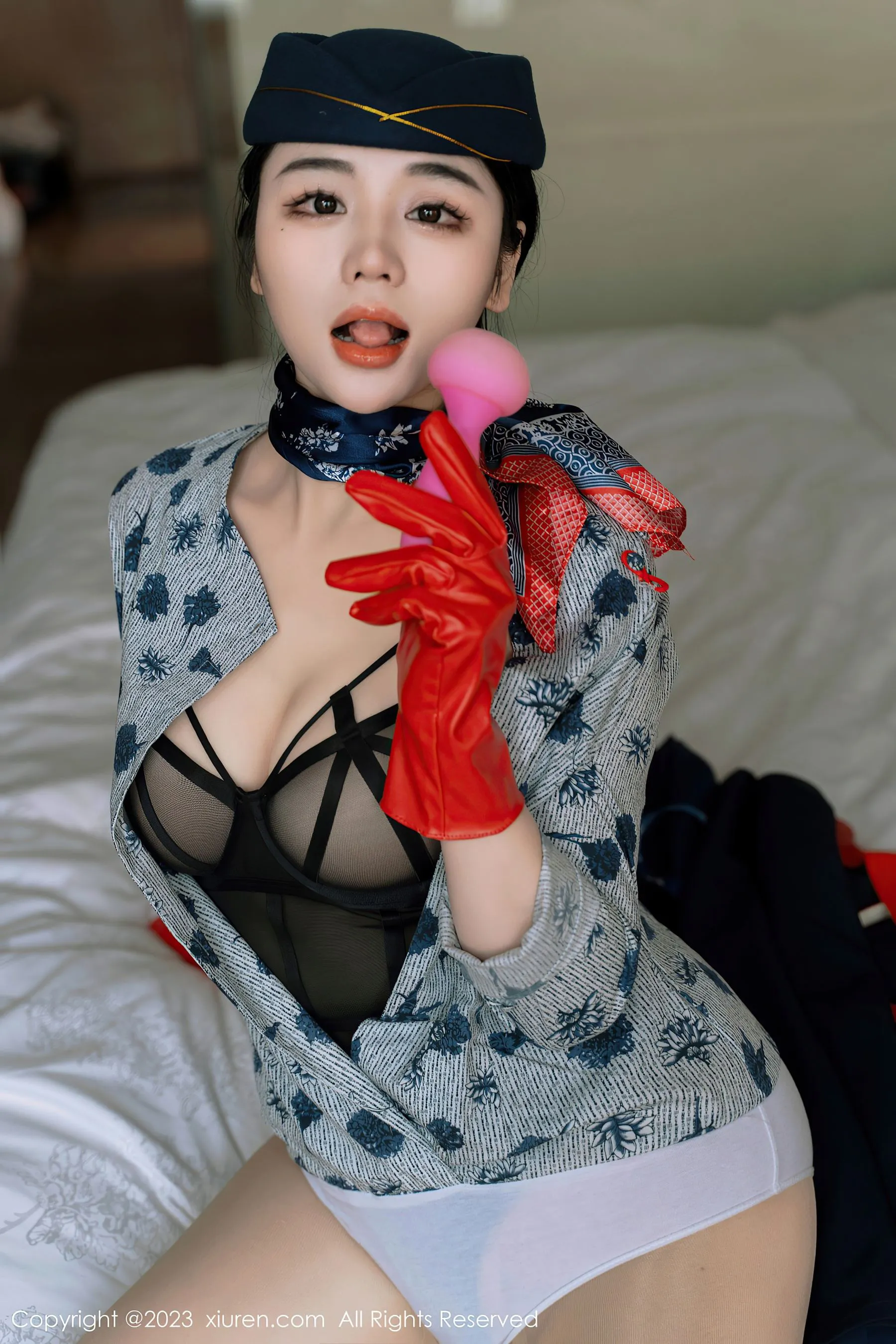 图片[3]-秀人网 No.6790 汐汐爱吃草莓 制服美臀-COS写真在线网