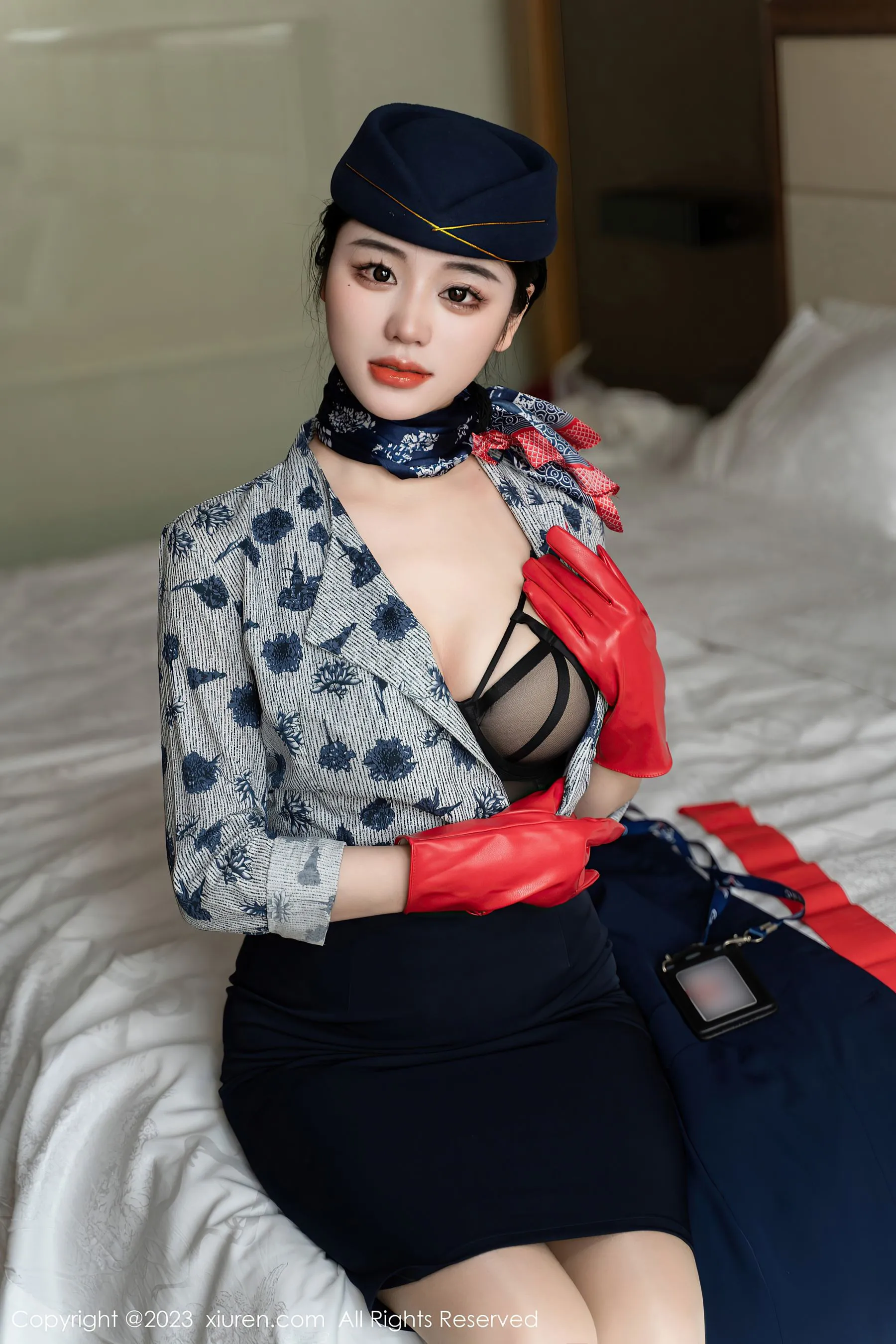 图片[6]-秀人网 No.6790 汐汐爱吃草莓 制服美臀-COS写真在线网
