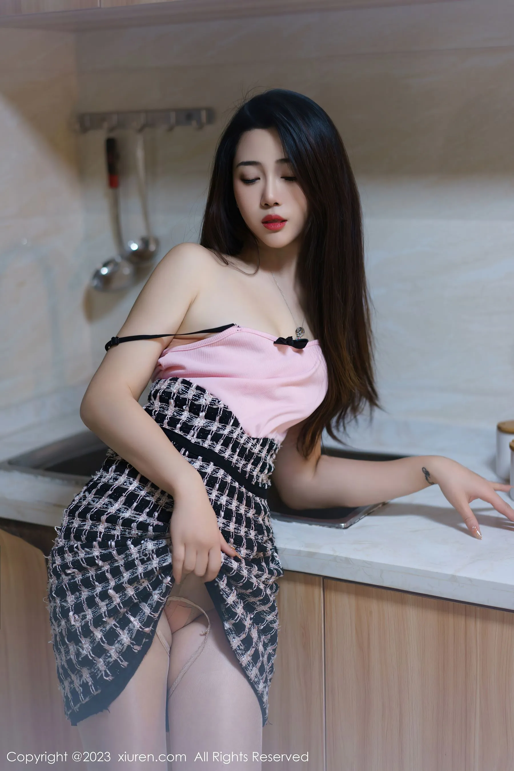 图片[4]-秀人网 No.6799 严利娅Yuliya 丰腴美臀-COS写真在线网