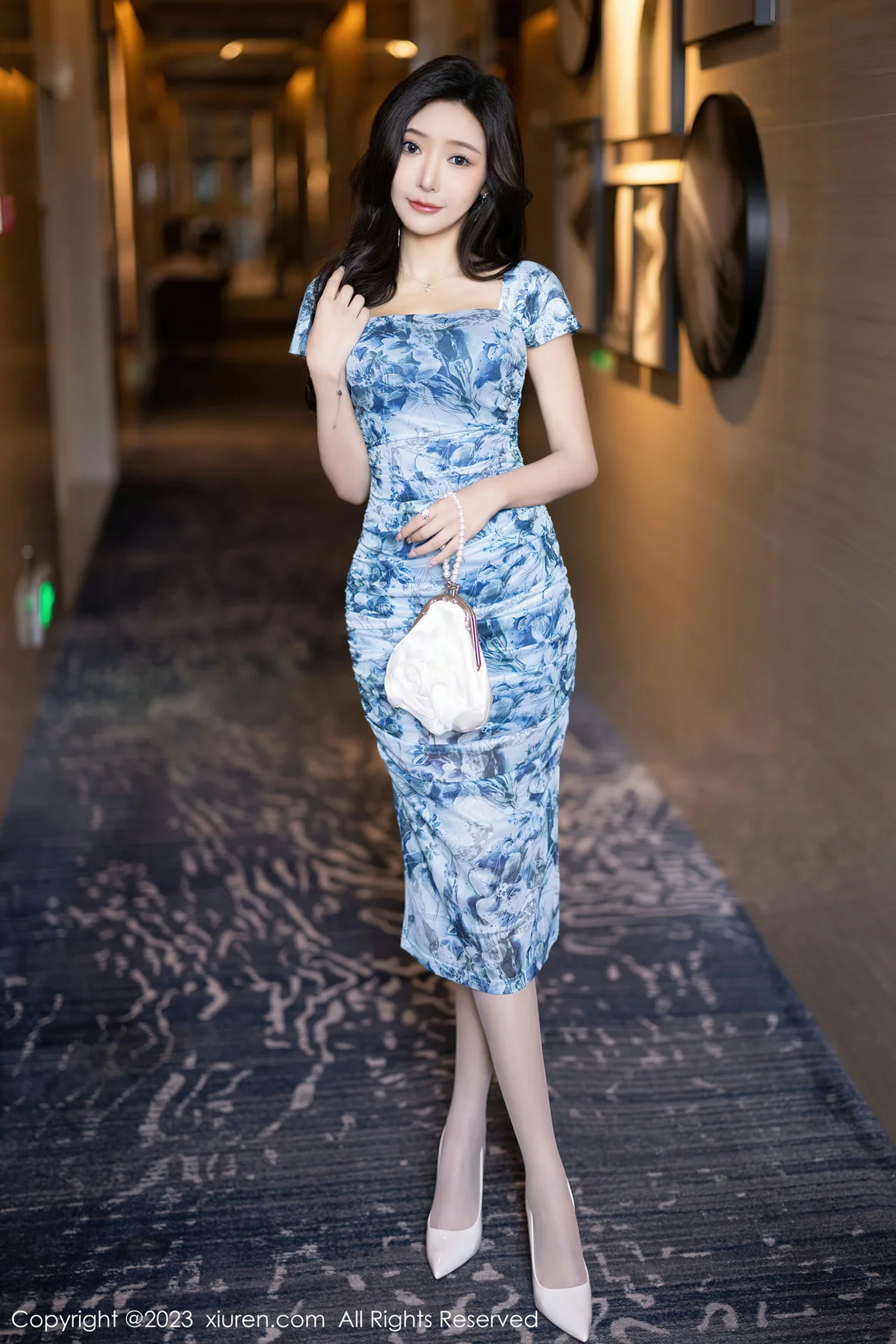 图片[4]-XiuRen 秀人 No.6812 王馨瑶yanni 花色连衣裙性感写真 [86P]-COS写真在线网
