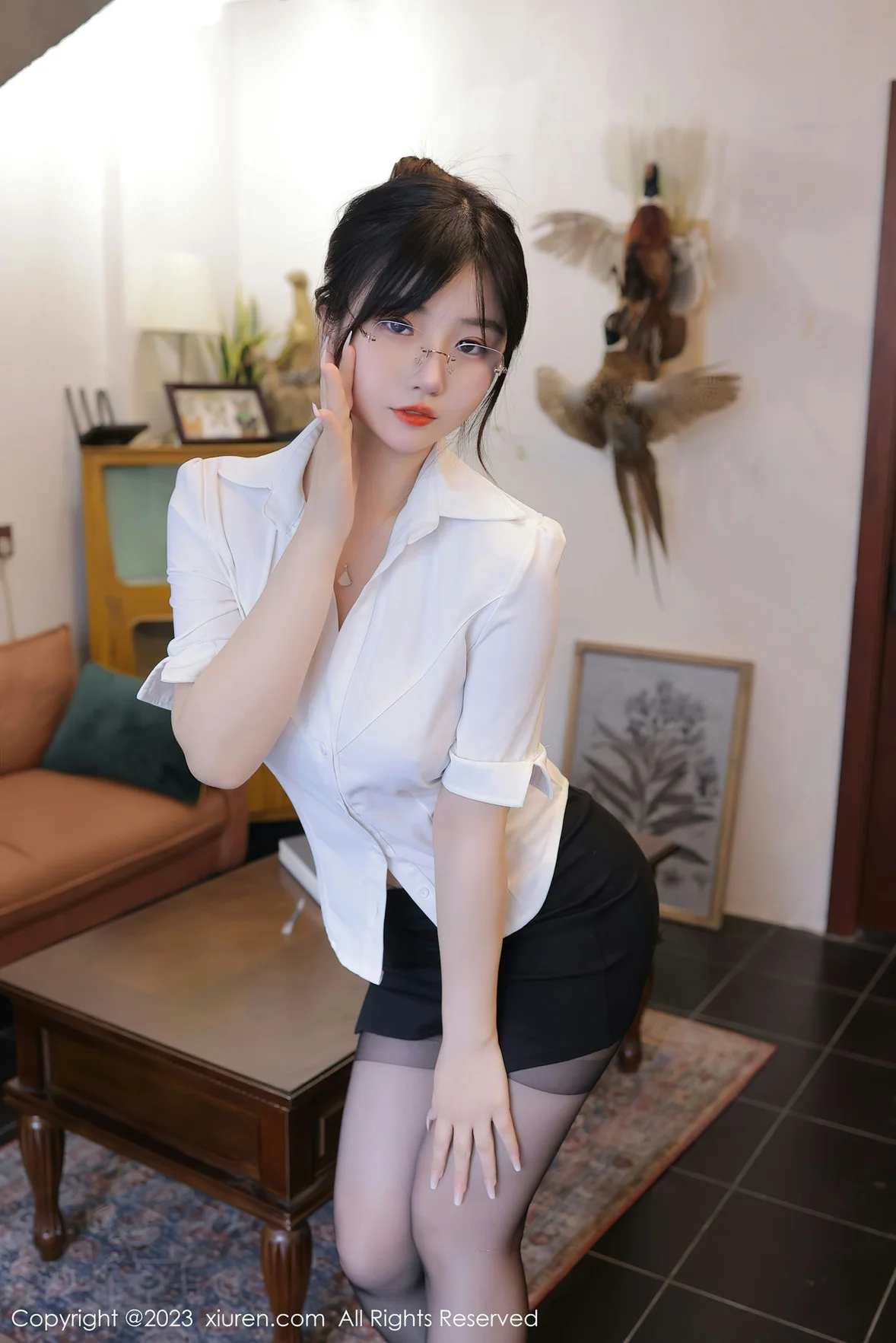 图片[2]-XiuRen 秀人 No.6838 岁小岁 黑色短裙性感写真 [58P]-COS写真在线网