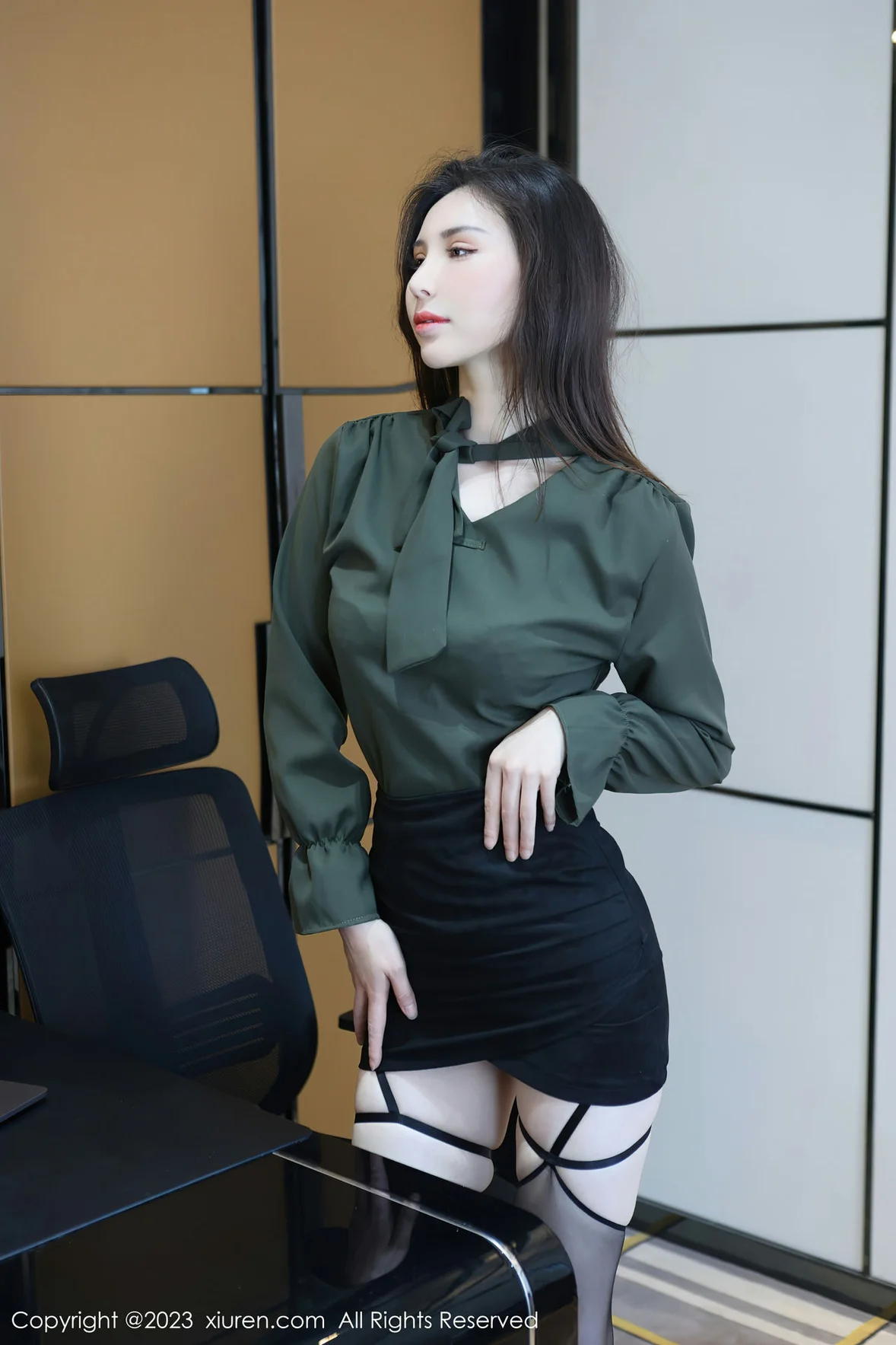 图片[4]-XiuRen 秀人 No.6844 王曼柔 魅惑黑丝性感写真3 [82P]-COS写真在线网
