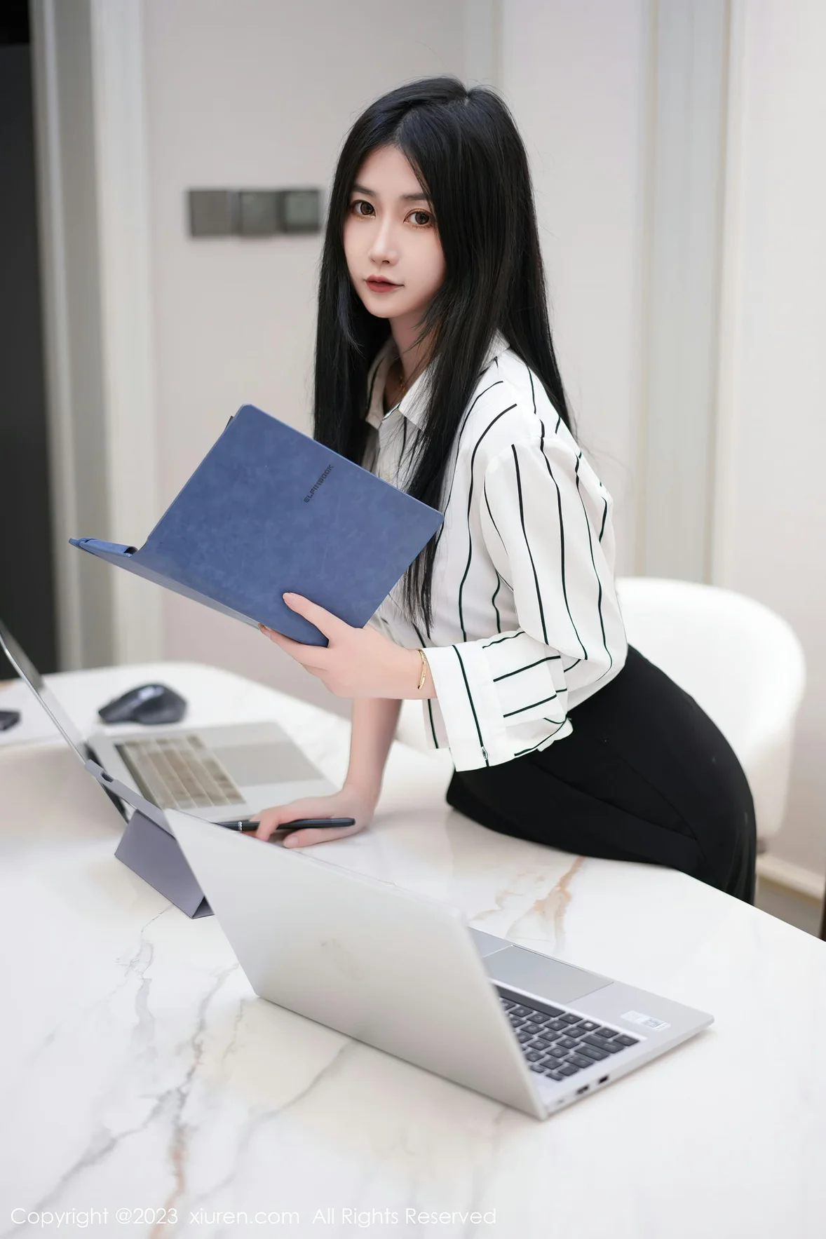 图片[2]-XiuRen 秀人 No.6845 laura阿姣 妩媚欲滴性感写真 [74P]-COS写真在线网