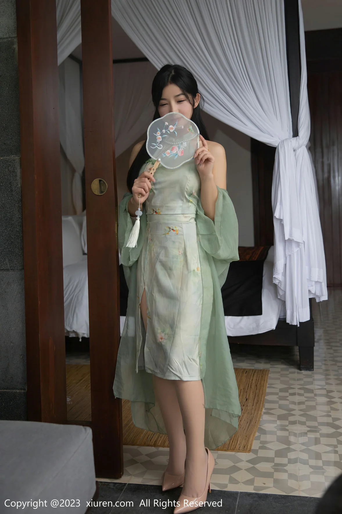 图片[3]-XiuRen 秀人 No.6880 谭小灵 古装薄纱水中场景拍摄 [81P]-COS写真在线网