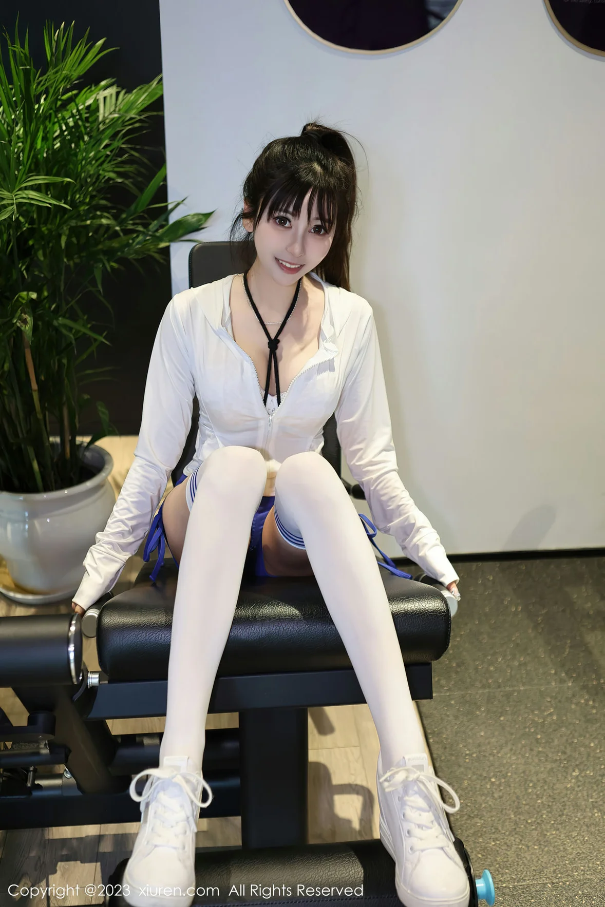 图片[5]-XiuRen 秀人 No.6909 夏希 白色长筒袜性感写真 [65P]-COS写真在线网