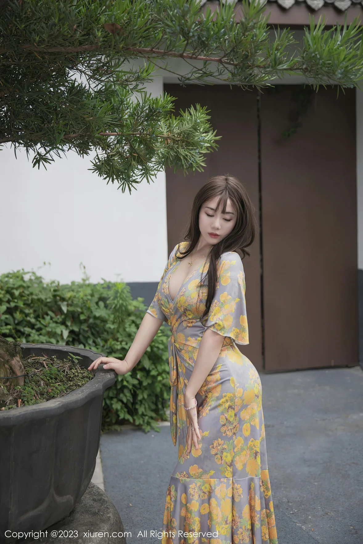 图片[4]-XiuRen 秀人 No.6949 严利娅Yuliya 黄灰色睡裙性感写真 [85P]-COS写真在线网