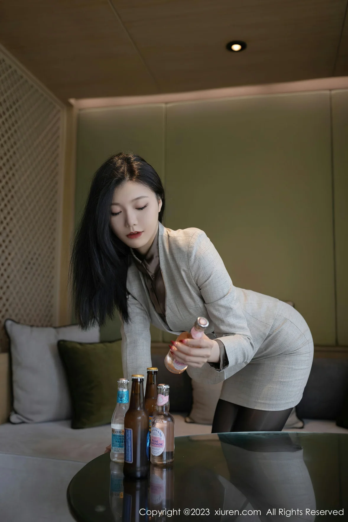 图片[4]-XiuRen 秀人 No.6951 安然anran 灰色职业Ol泰国旅拍 [80P]-COS写真在线网
