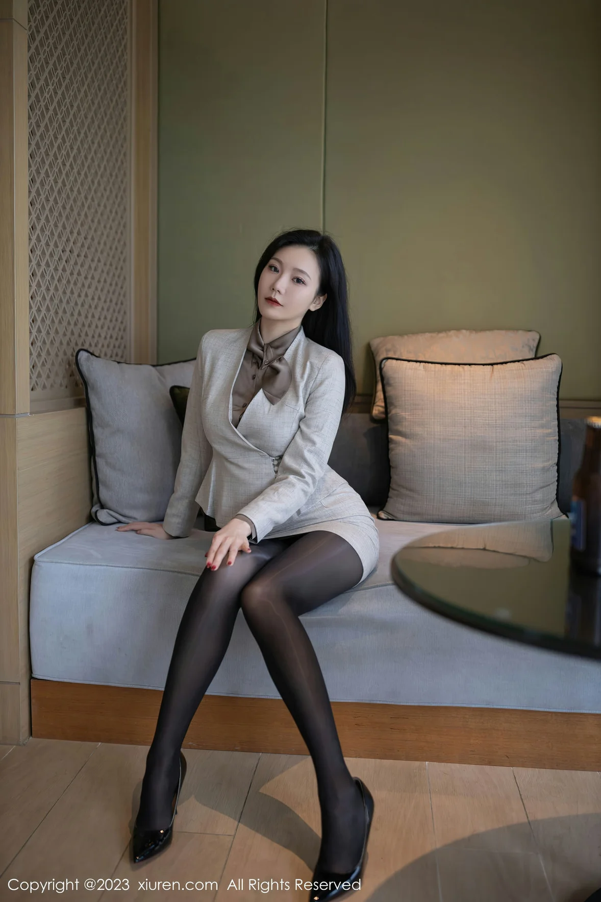图片[3]-XiuRen 秀人 No.6951 安然anran 灰色职业Ol泰国旅拍 [80P]-COS写真在线网