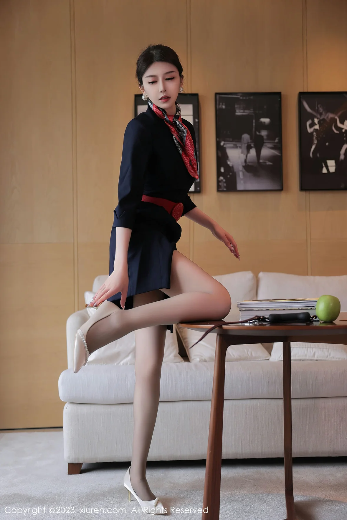 图片[2]-XiuRen 秀人 No.6966 玉兔miki 空姐制服性感写真 [91P]-COS写真在线网