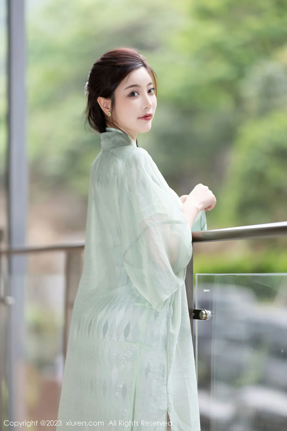 图片[3]-XiuRen 秀人 No.6983 杨晨晨Yome 淡绿色旗袍性感写真 [85P]-COS写真在线网