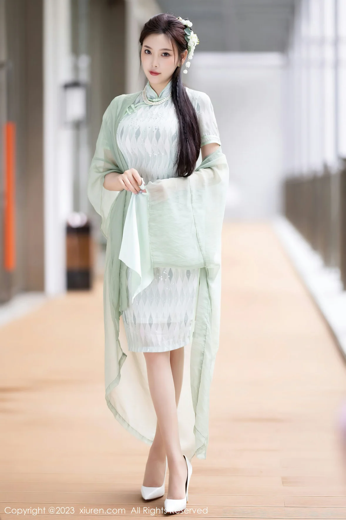图片[2]-XiuRen 秀人 No.6983 杨晨晨Yome 淡绿色旗袍性感写真 [85P]-COS写真在线网