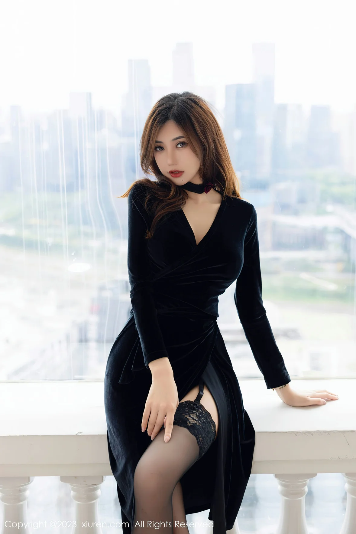 图片[3]-XiuRen 秀人 No.7005 绮里嘉ula 黑色长裙性感写真 [89P]-COS写真在线网