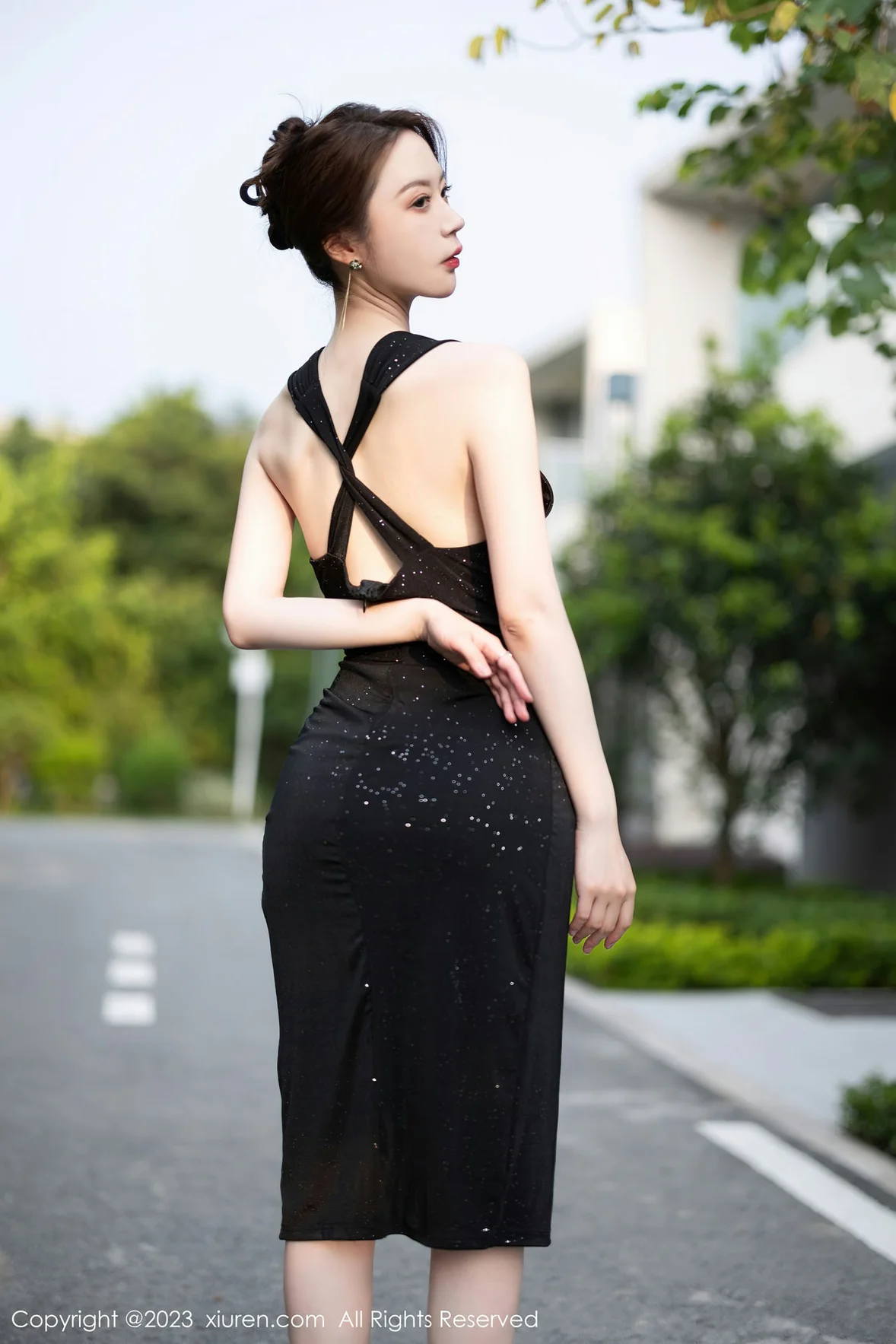图片[3]-XiuRen 秀人 No.7031 梦心玥 黑色连衣长裙性感写真 [86P]-COS写真在线网
