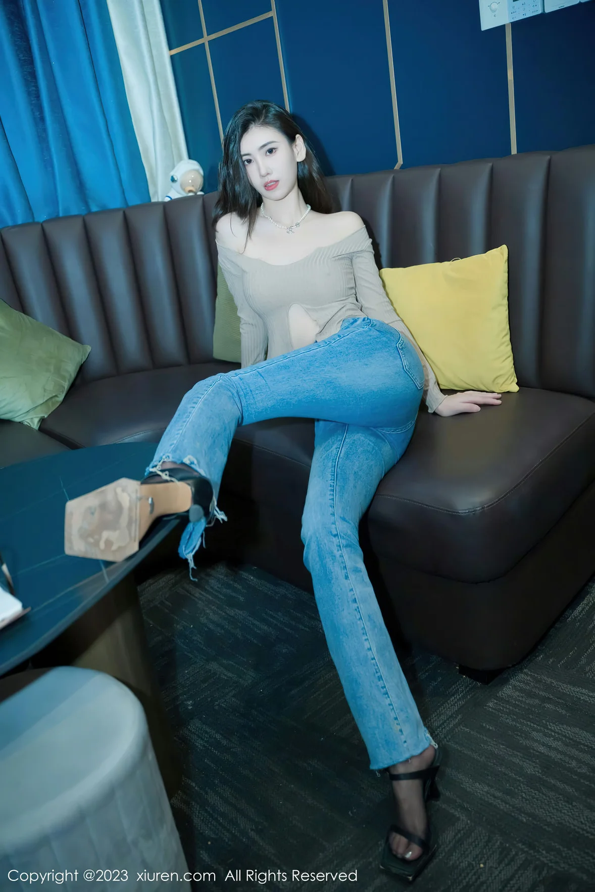 图片[2]-XiuRen 秀人 No.7041 章芃芃 魅惑黑丝性感写真 [56P]-COS写真在线网