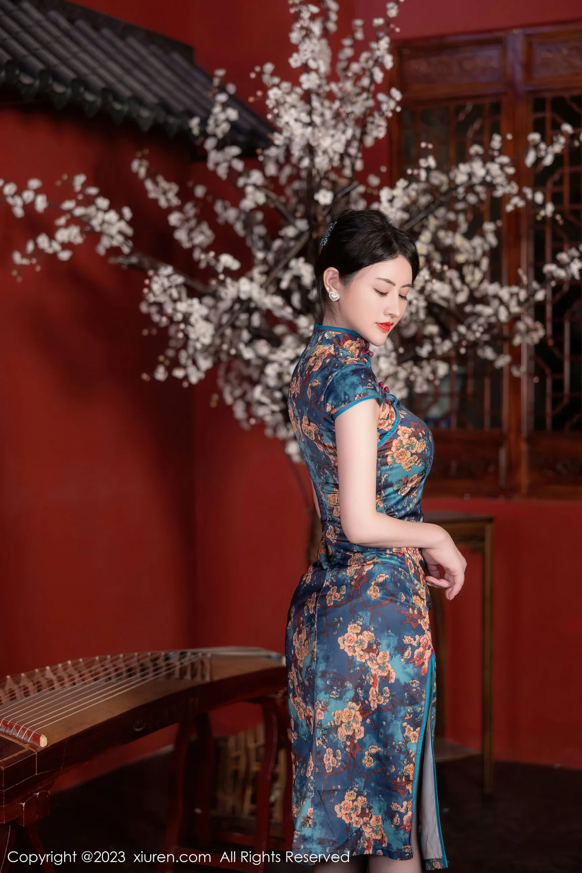 图片[4]-XiuRen 秀人 No.7051 诗诗kiki 蓝色图纹旗袍性感写真 [83P]-COS写真在线网