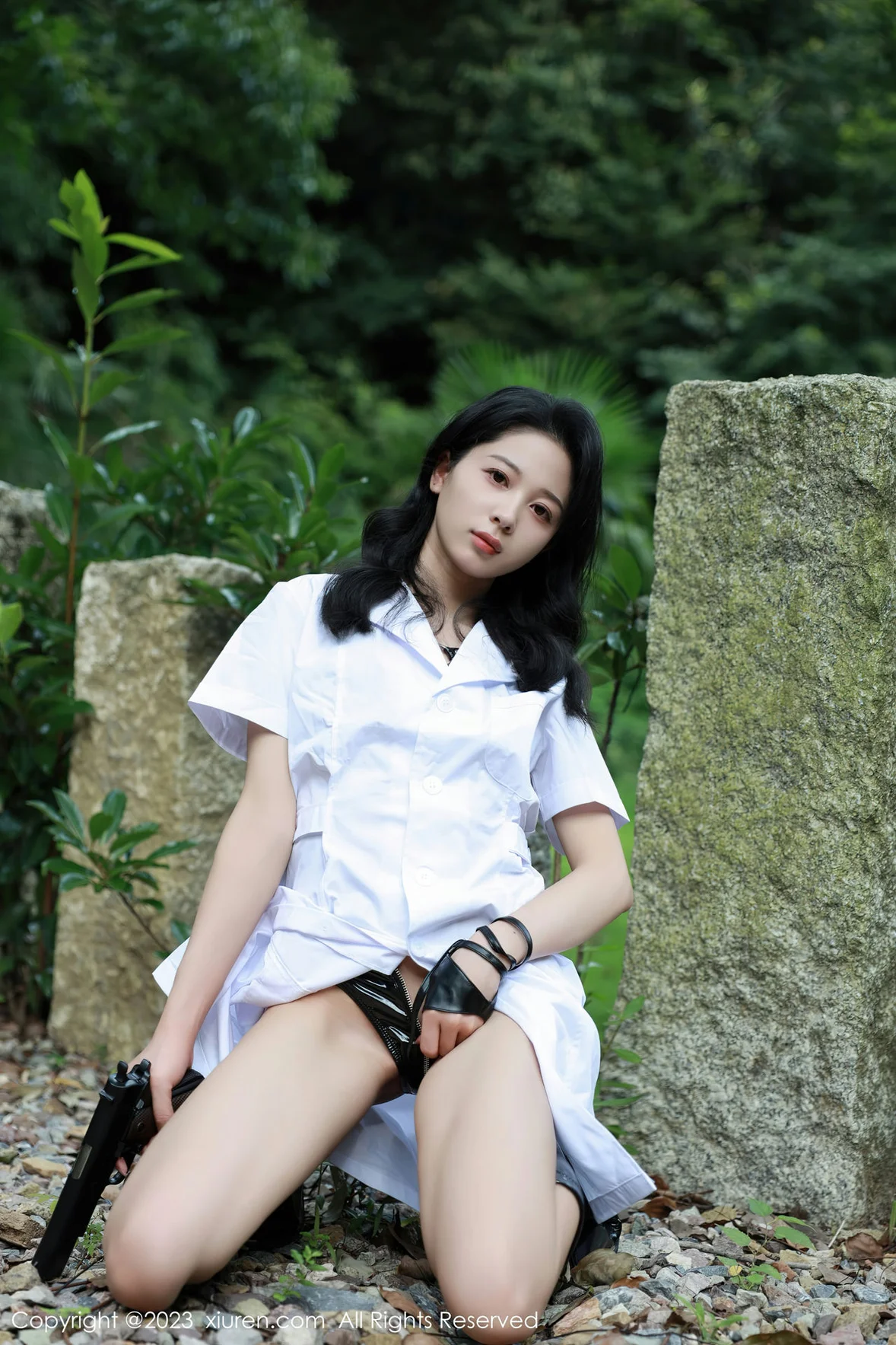 图片[2]-XiuRen 秀人 No.7061 糖豆sisi 野外白色外衣性感写真 [55P]-COS写真在线网