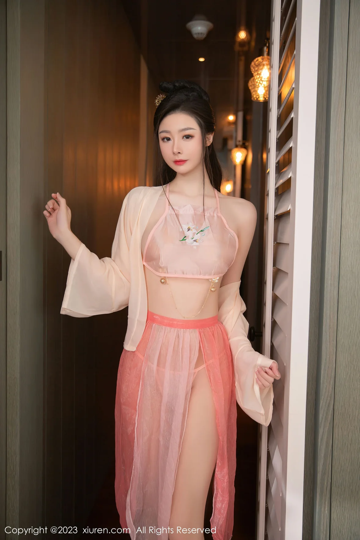 图片[2]-XiuRen 秀人 No.7075 是小逗逗 粉色古装性感写真 [80P]-COS写真在线网