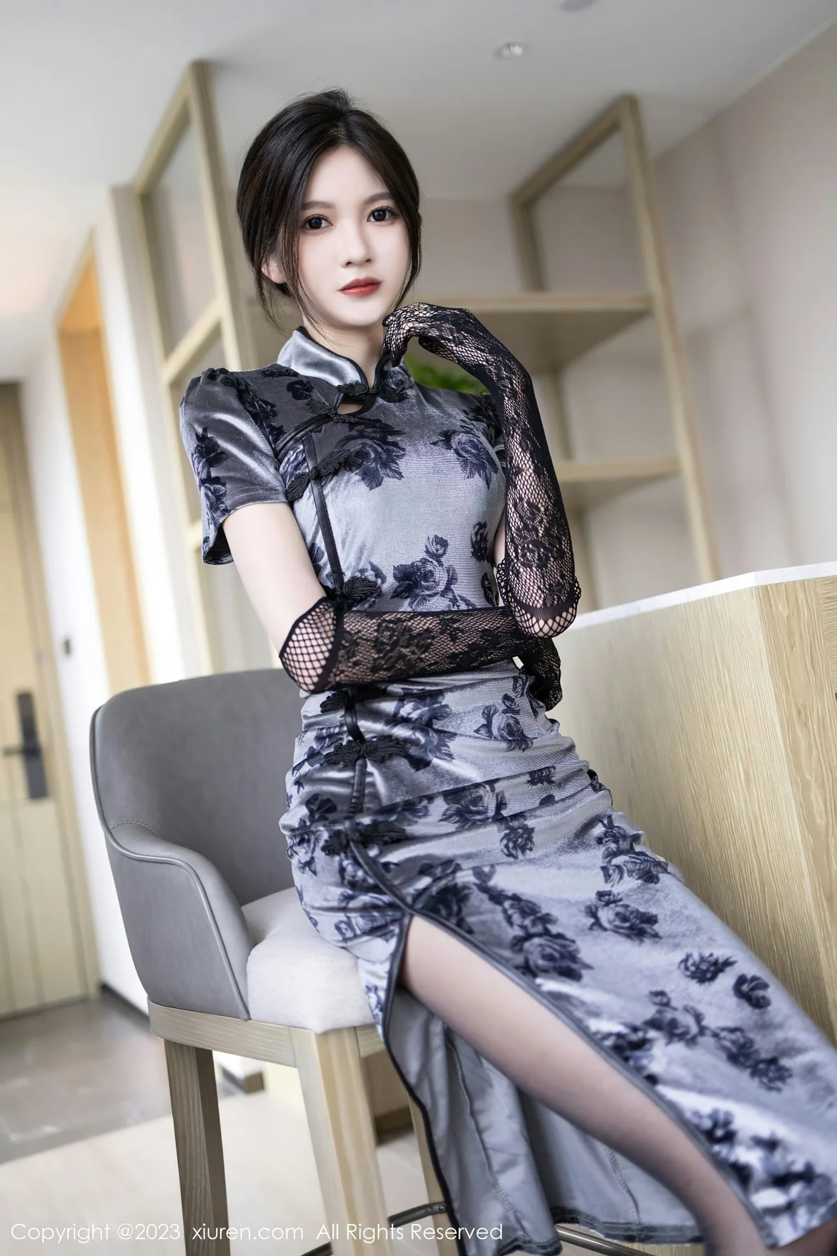 图片[2]-XiuRen 秀人 No.7089 程程程 吊带短裙性感写真 [86P]-COS写真在线网