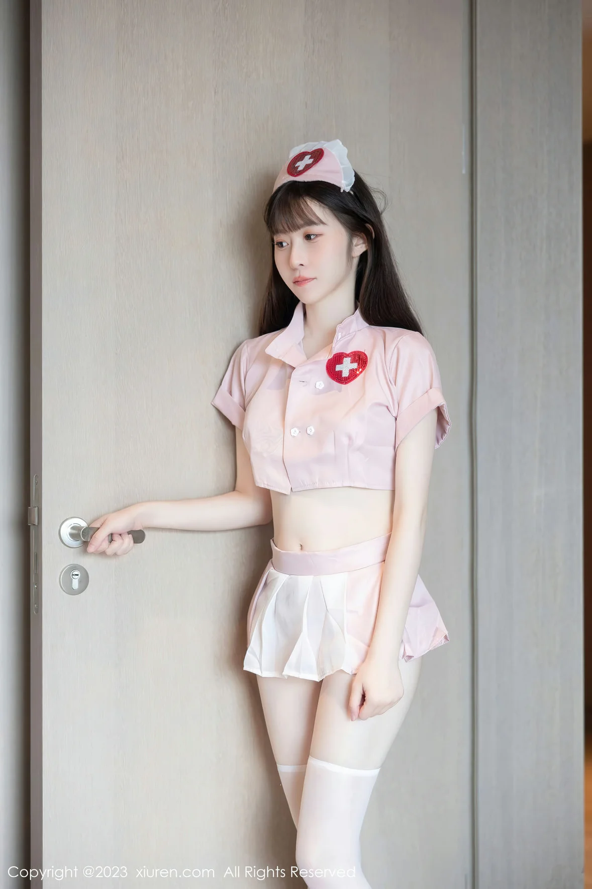 图片[2]-XiuRen 秀人 No.7090 林悠悠 情趣护士性感写真 [80P]-COS写真在线网