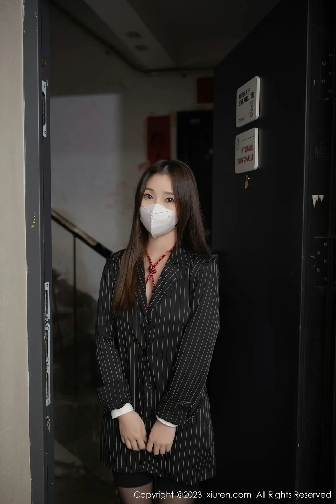图片[2]-XiuRen 秀人 No.7141 杏子Yada 高开叉服饰性感写真 [76P]-COS写真在线网