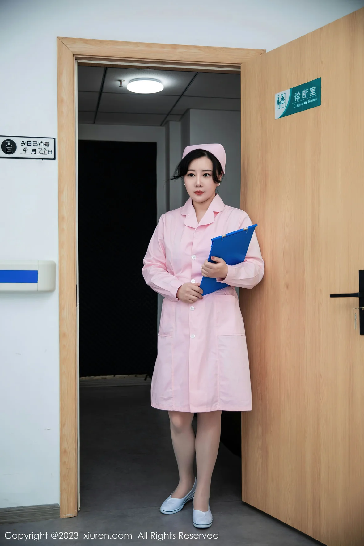 图片[2]-XiuRen 秀人 No.7199 王婉悠Queen 粉色情趣护士性感写真 [82P]-COS写真在线网