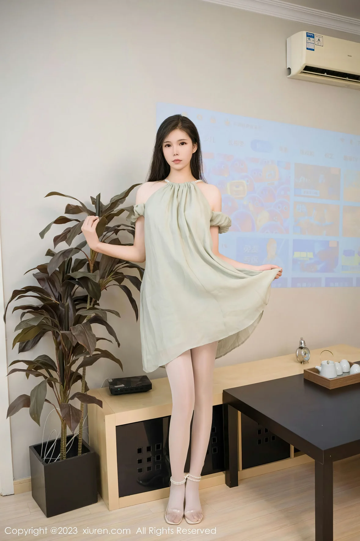 图片[3]-秀人网 No.7378 雪糕CiCi 诱人白色丝袜性感写真 [67P]-COS写真在线网