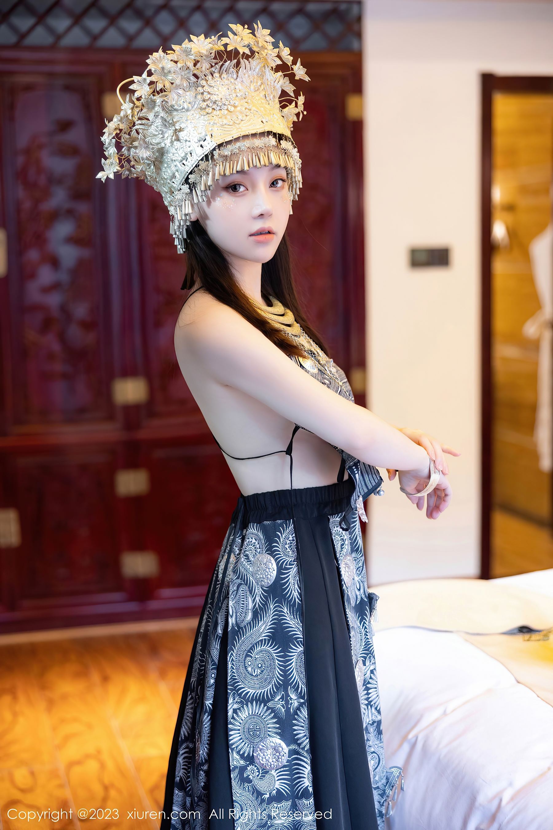 图片[4]-XiuRen 秀人 No.7448 豆瓣酱 苗族服饰-COS写真在线网