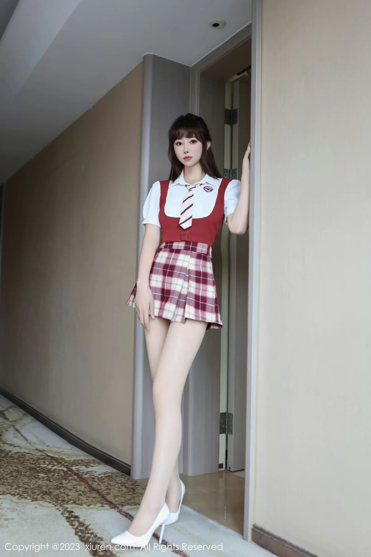 图片[2]-XiuRen 秀人 No.7851 金tiao [77P]-COS写真在线网