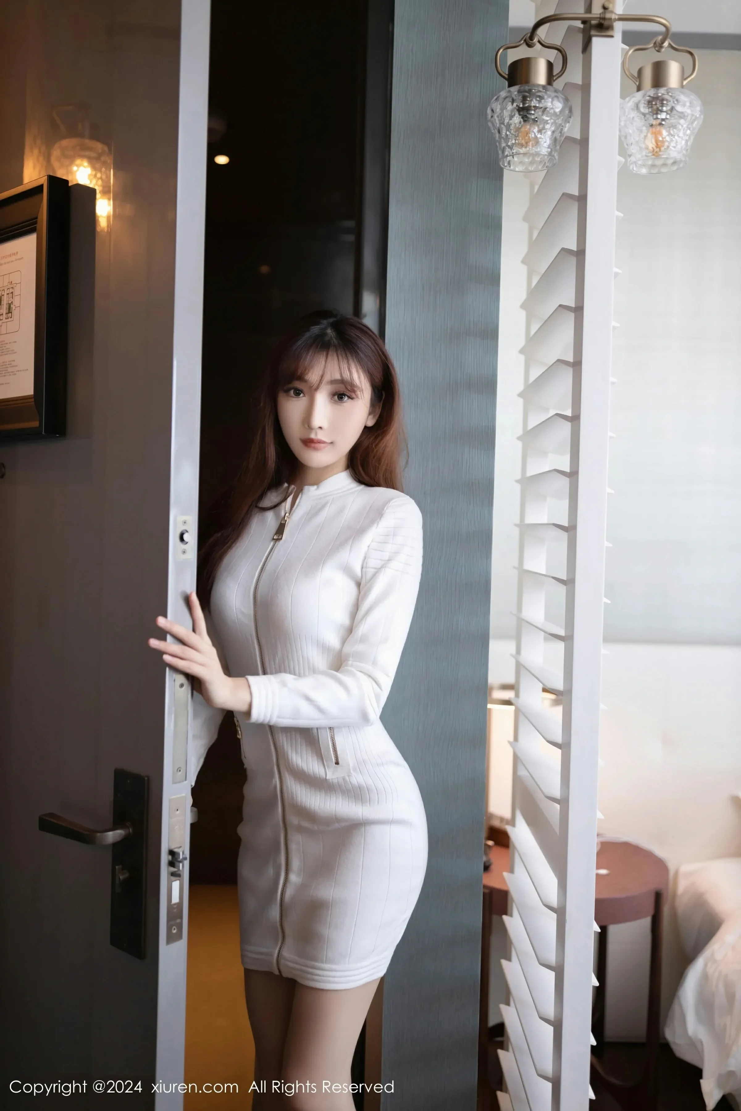 图片[4]-XiuRen 秀人 No.8233 陆萱萱 [80P]-COS写真在线网