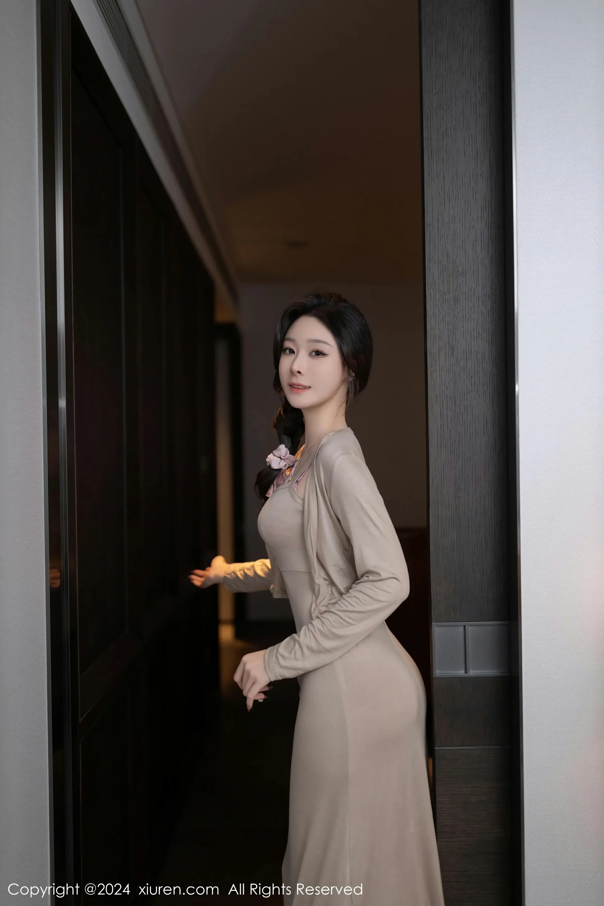 图片[2]-XiuRen 秀人 No.8417 是小逗逗 [84P]-COS写真在线网