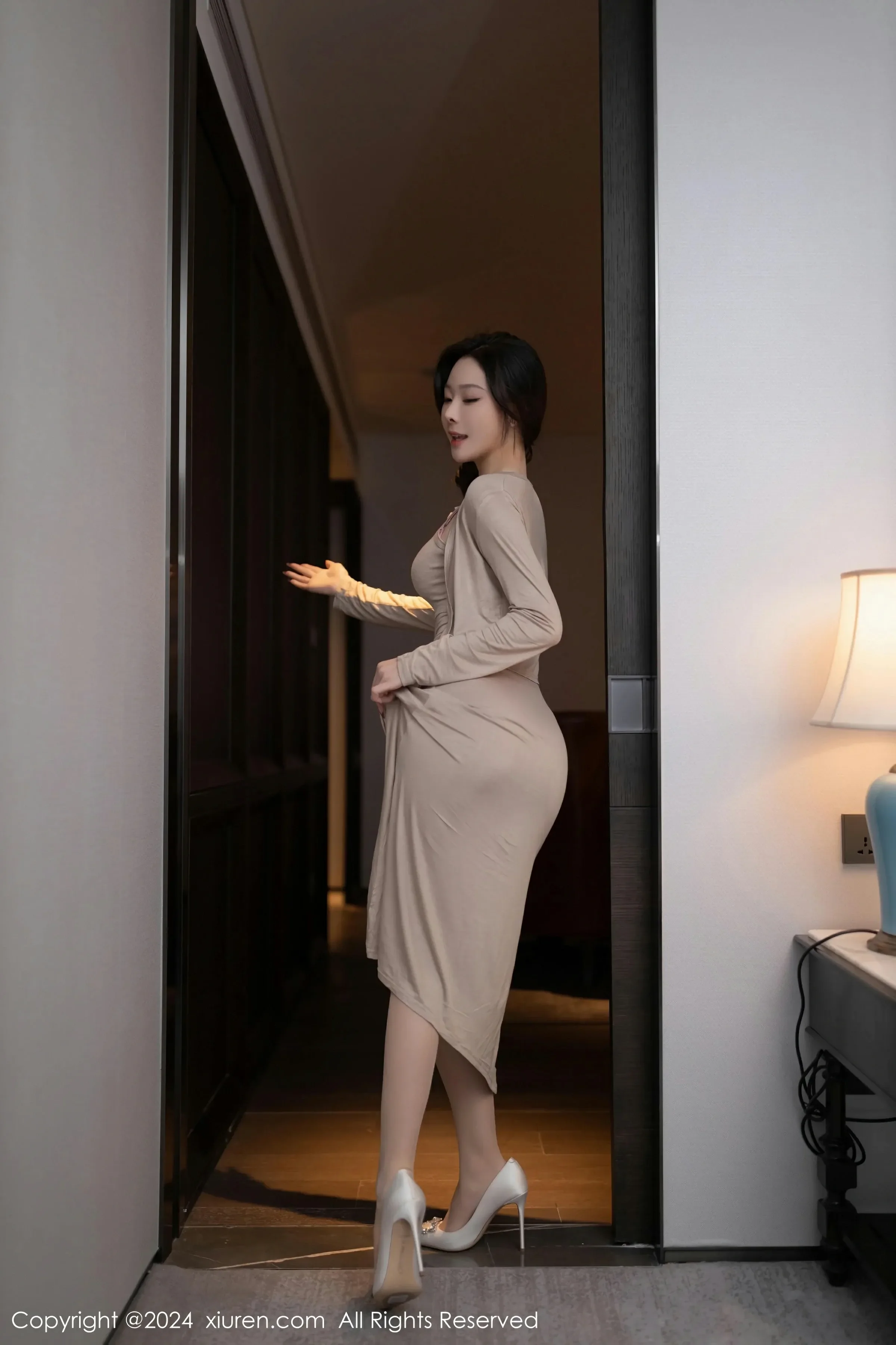 图片[5]-XiuRen 秀人 No.8417 是小逗逗 [84P]-COS写真在线网