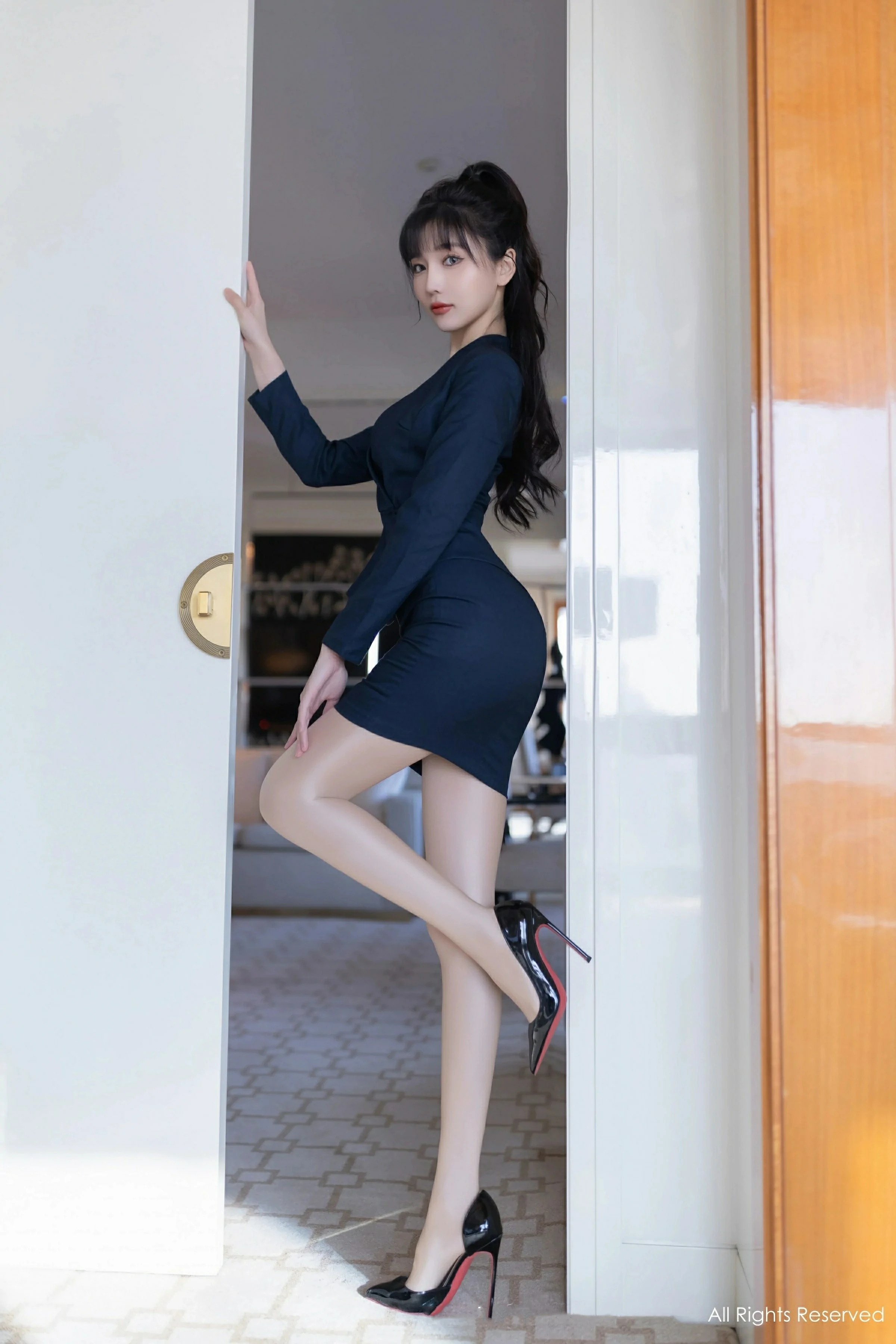 图片[4]-XiuRen 秀人 No.9263 陆萱萱 [80P]-COS写真在线网