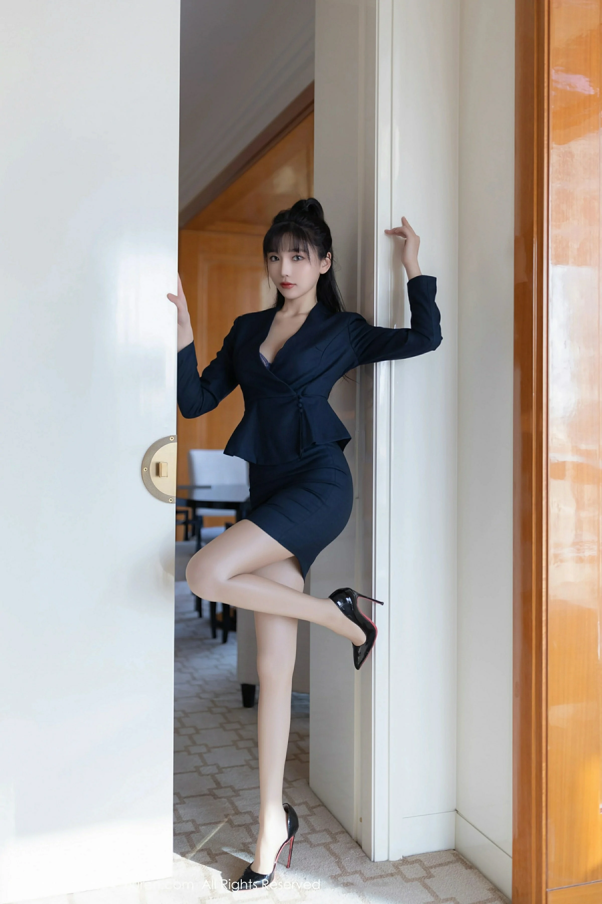图片[2]-XiuRen 秀人 No.9263 陆萱萱 [80P]-COS写真在线网