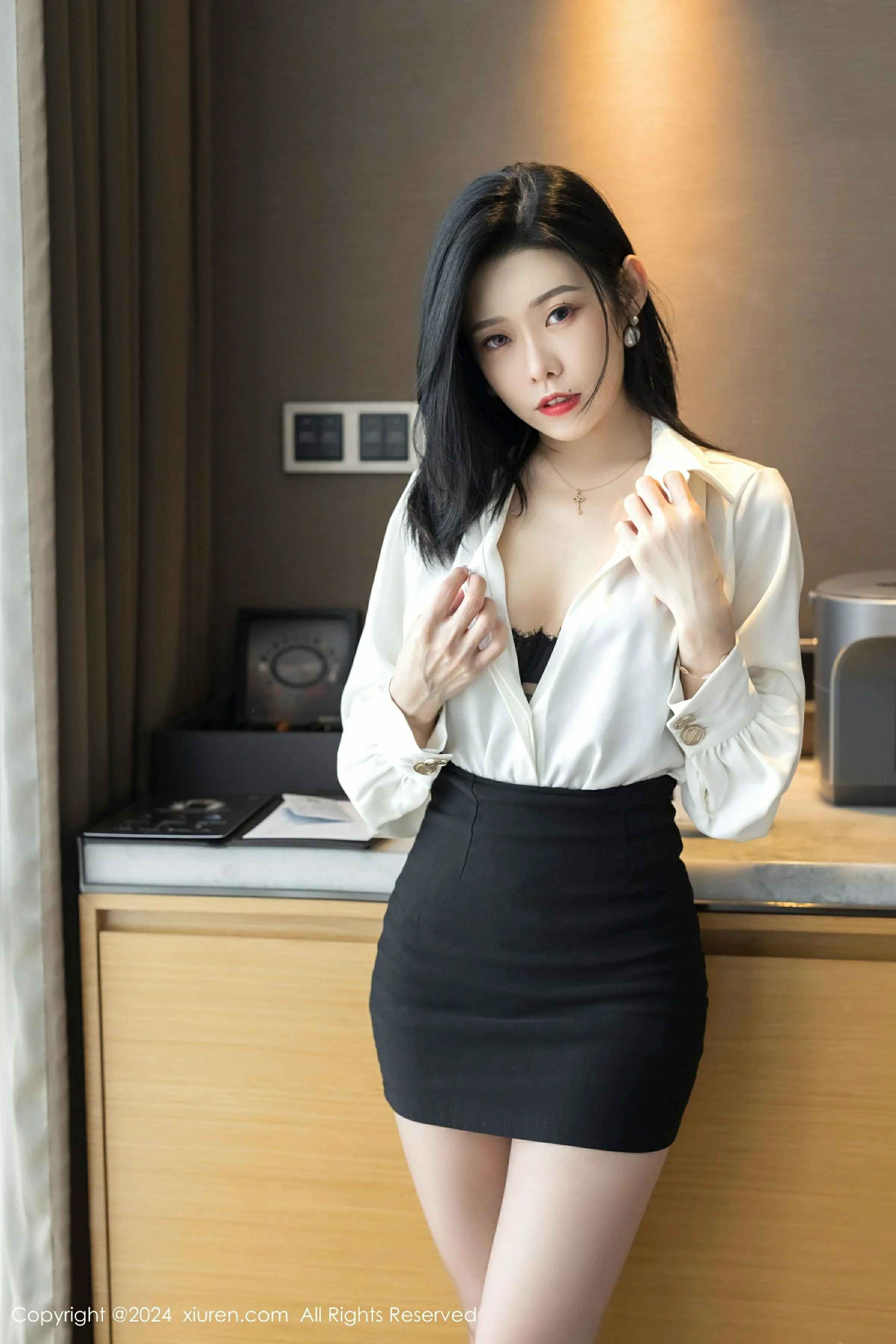 图片[4]-XiuRen 秀人 No.9329 luvian本能 [42P]-COS写真在线网