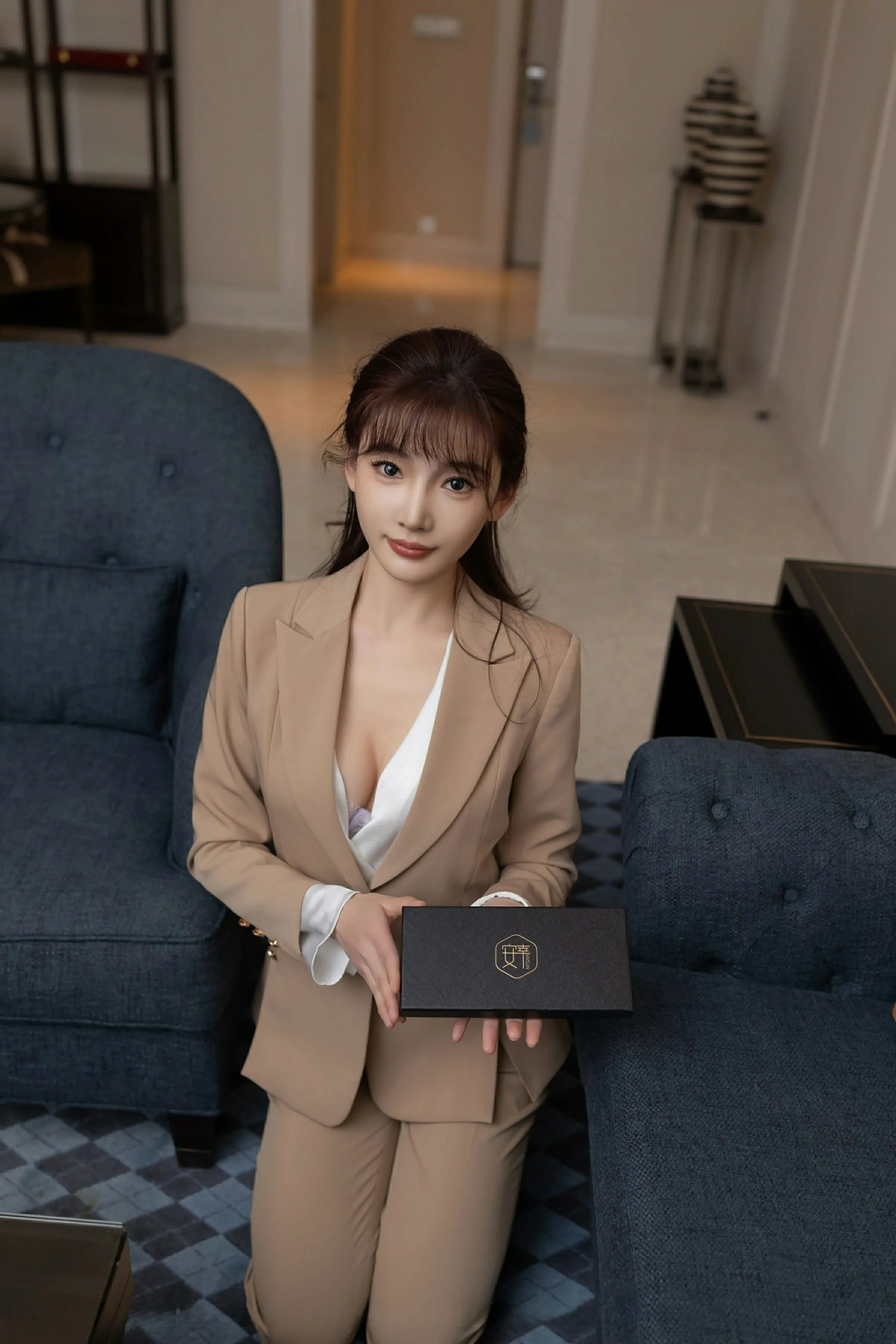 图片[2]-XiuRen 秀人 No.9881 陆萱萱 [82P]-COS写真在线网
