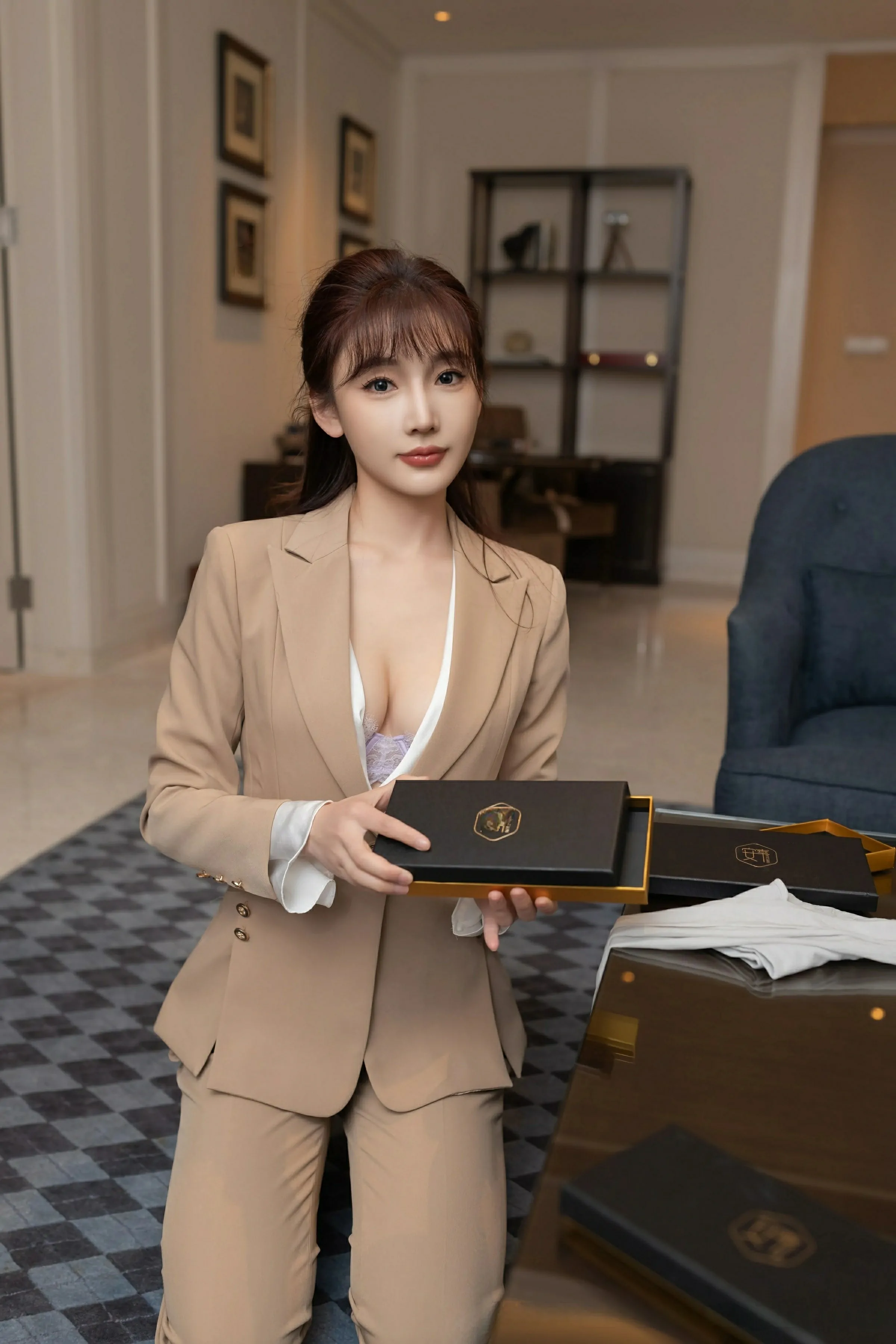 图片[4]-XiuRen 秀人 No.9881 陆萱萱 [82P]-COS写真在线网